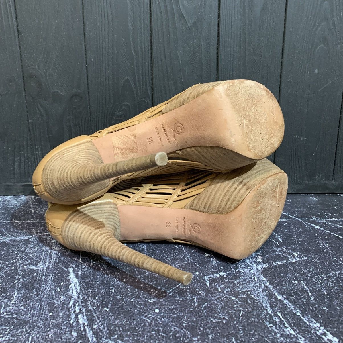 Alexander McQueen Alexander MaQueen Beige Leather Platform Cage Heels size 38 Size US 8 / IT 38 - 8 Thumbnail