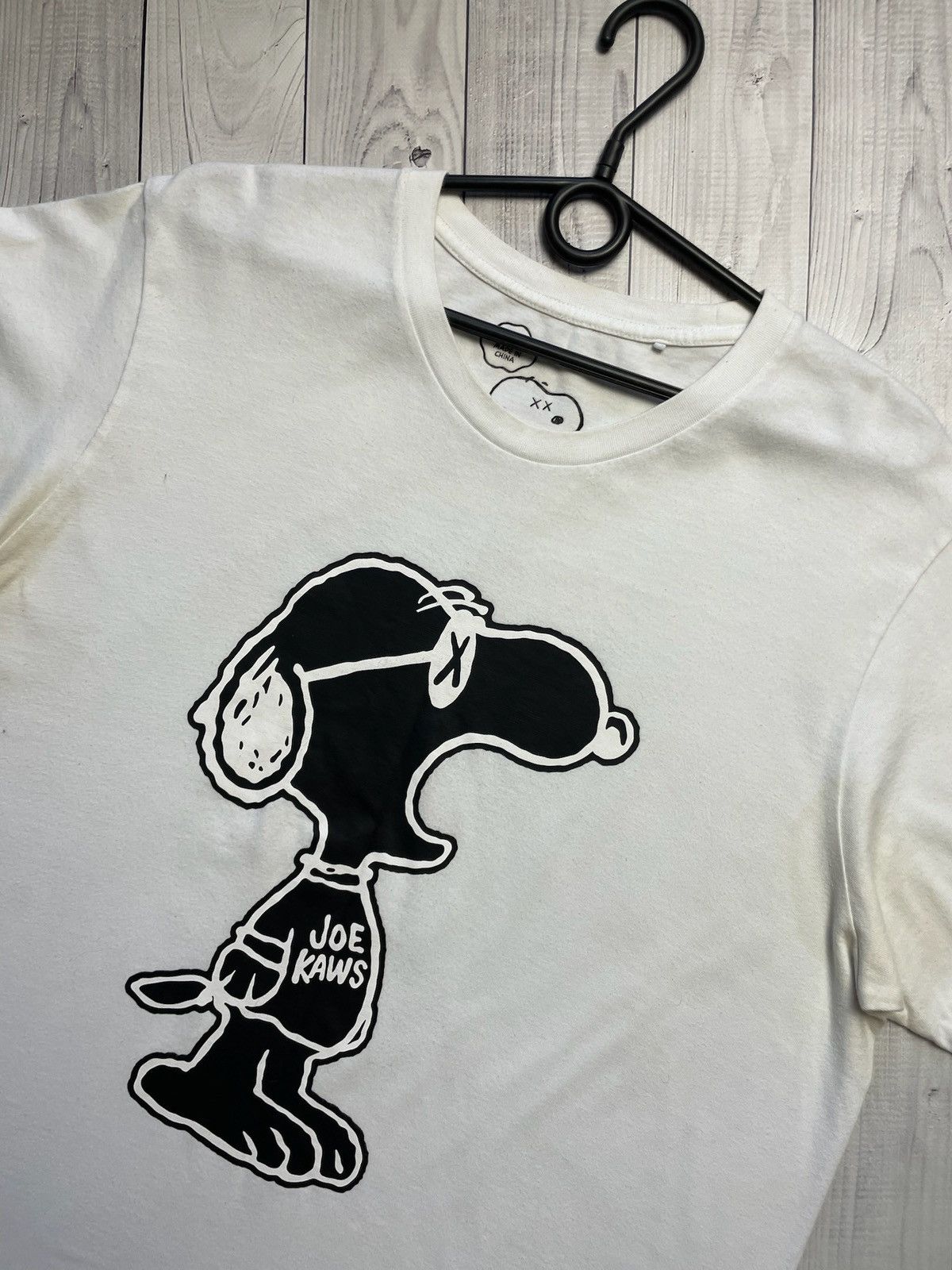 Vintage Vintage Kaws x Uniqlo x Peanuts tee logo rare size L Size US L / EU 52-54 / 3 - 4 Thumbnail