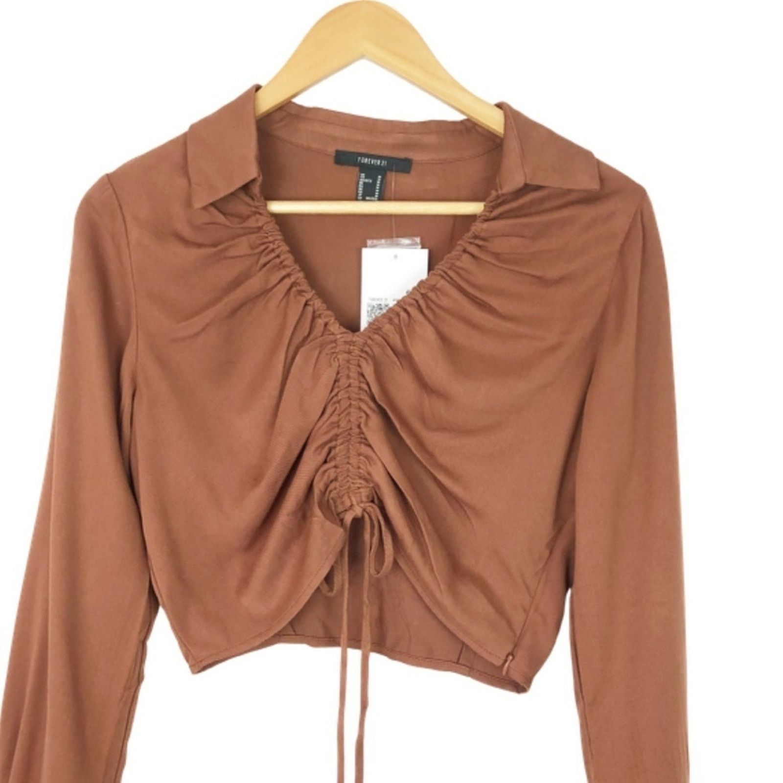Forever 21 New with Tag Forever 21 Women’s Satin Crop Top Size M / US 6-8 / IT 42-44 - 4 Thumbnail
