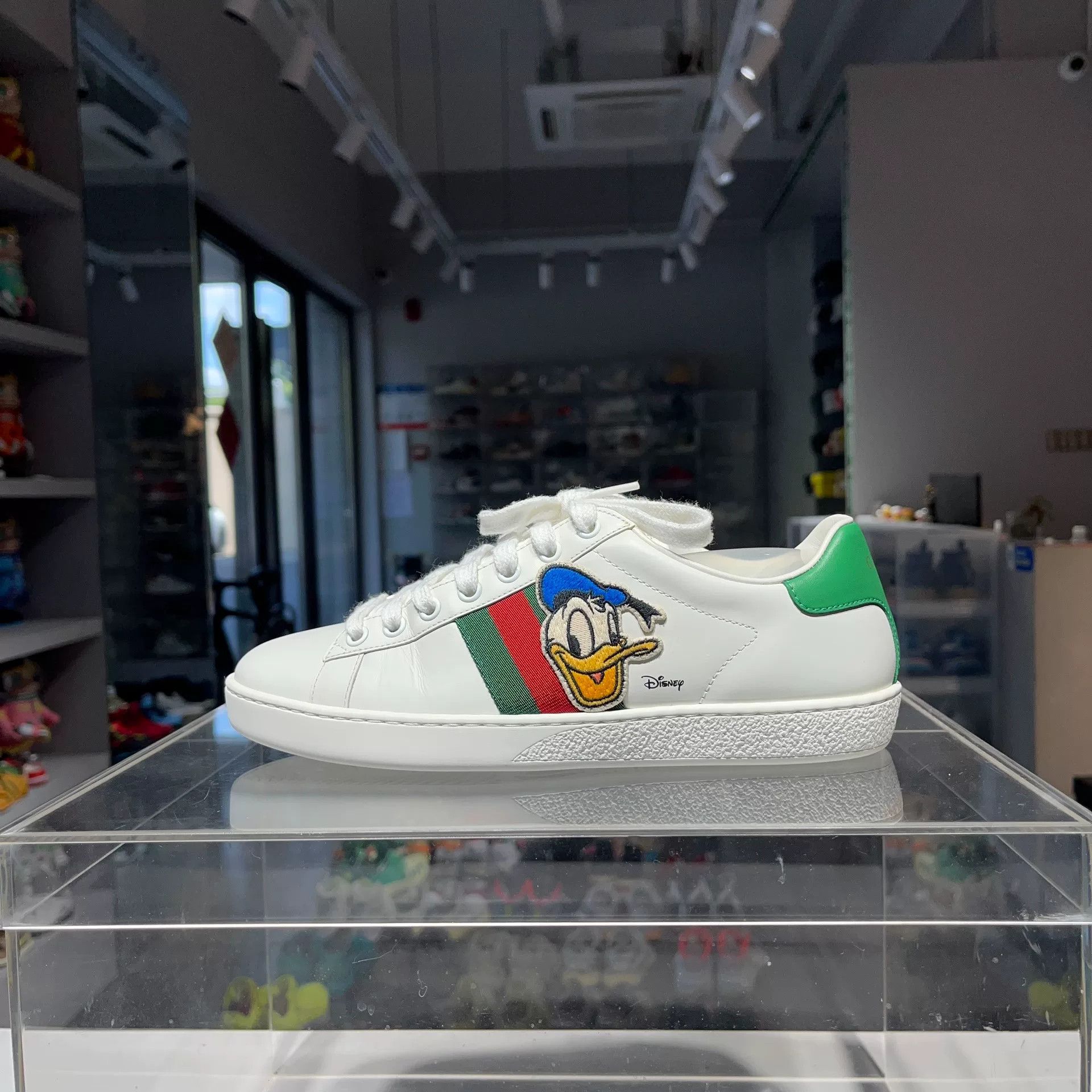 Gucci Gucci Lowtop Sneakers us_7-5 Women Size US 7.5 / IT 37.5 - 1 Thumbnail