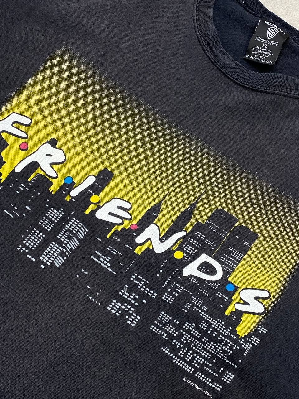 Warner Bros Vintage Warner Bros. 1995 Friends TV Show Promo T-Shirt Size US XL / EU 56 / 4 - 10 Thumbnail
