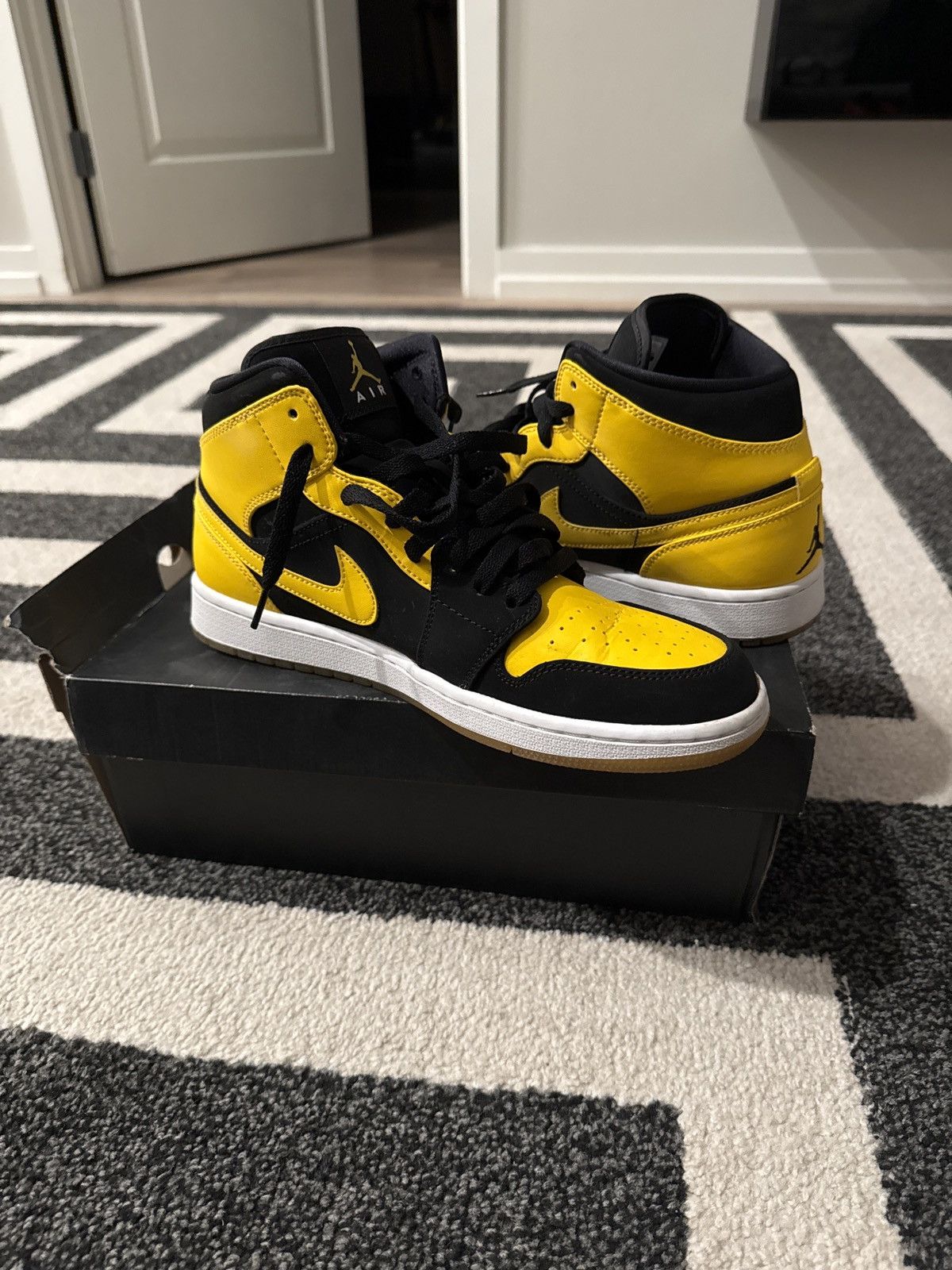 Nike Air Jordan 1 Mid Black/Yellow Size US 10 / EU 43 - 1 Thumbnail