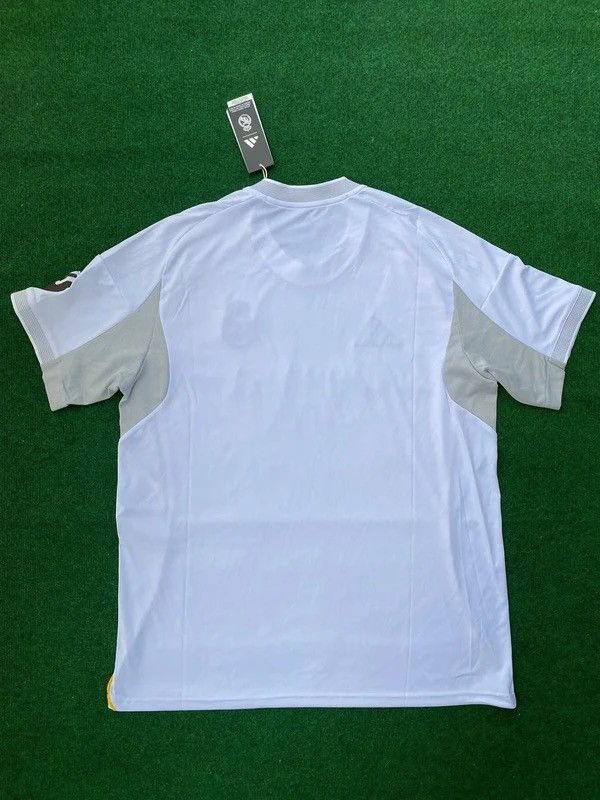 Adidas Adidas Real Madrid 25/26 Home Shirt Size XL Size US XL / EU 56 / 4 - 2 Thumbnail