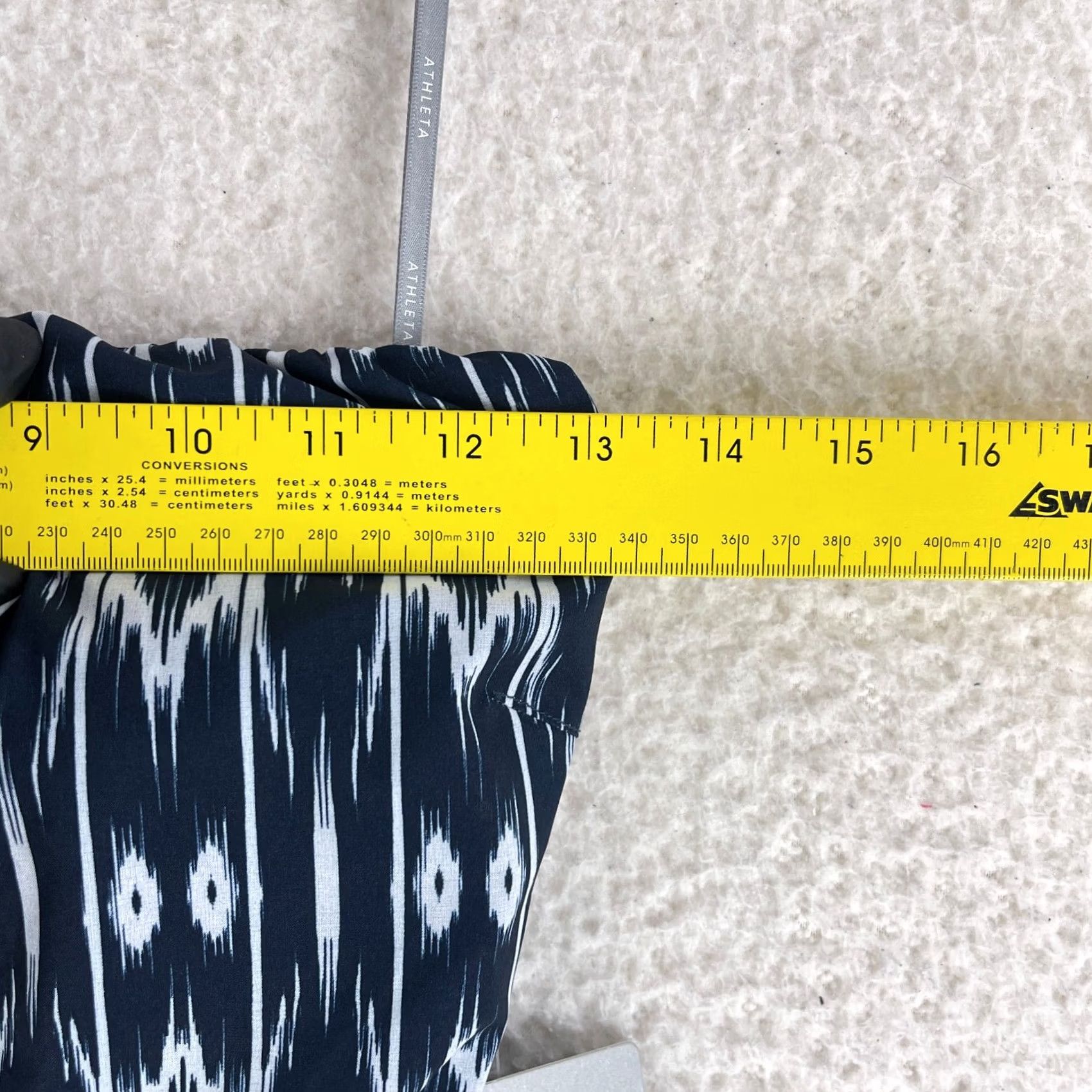 Athleta Athleta Blue Ikat Strapless Anywhere Dress Womens Size 6 Pullover Stretch Short Sundress Belted Machine Washable Size M / US 6-8 / IT 42-44 - 4 Thumbnail