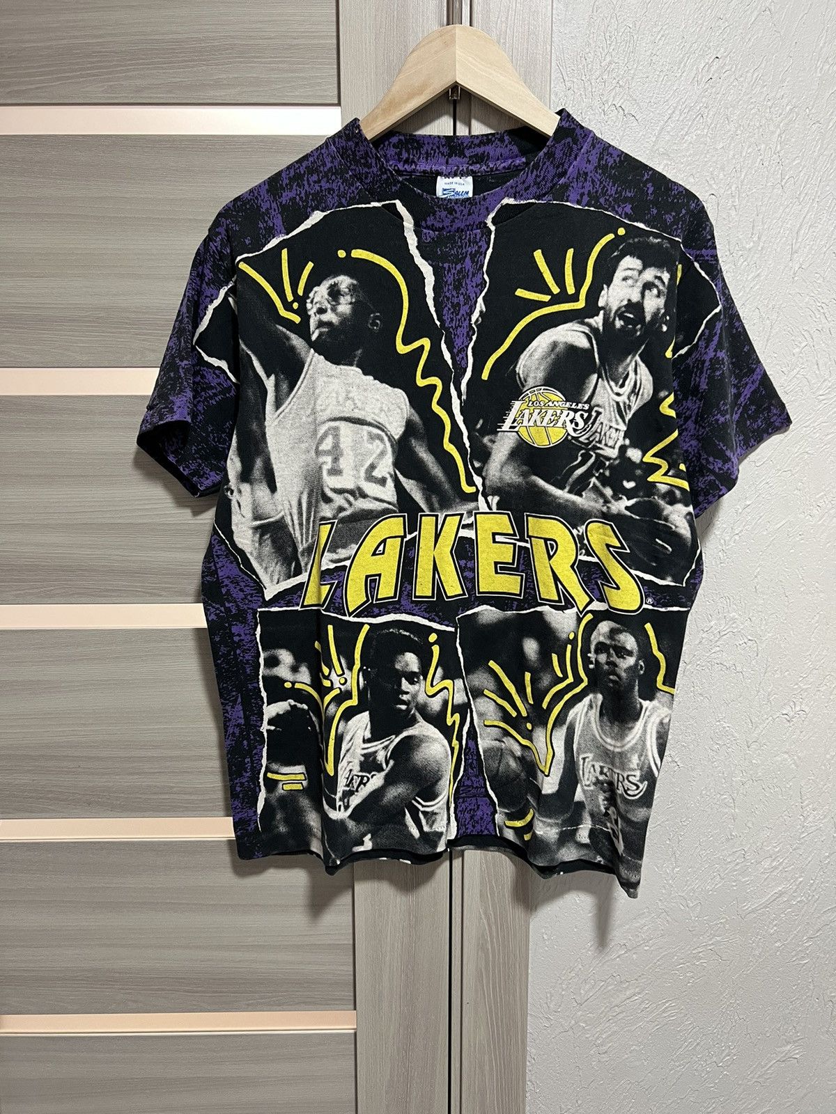NBA Vintage Lakers Los Angeles NBA All Over Print T-shirt 90’s Size US M / EU 48-50 / 2 - 3 Thumbnail