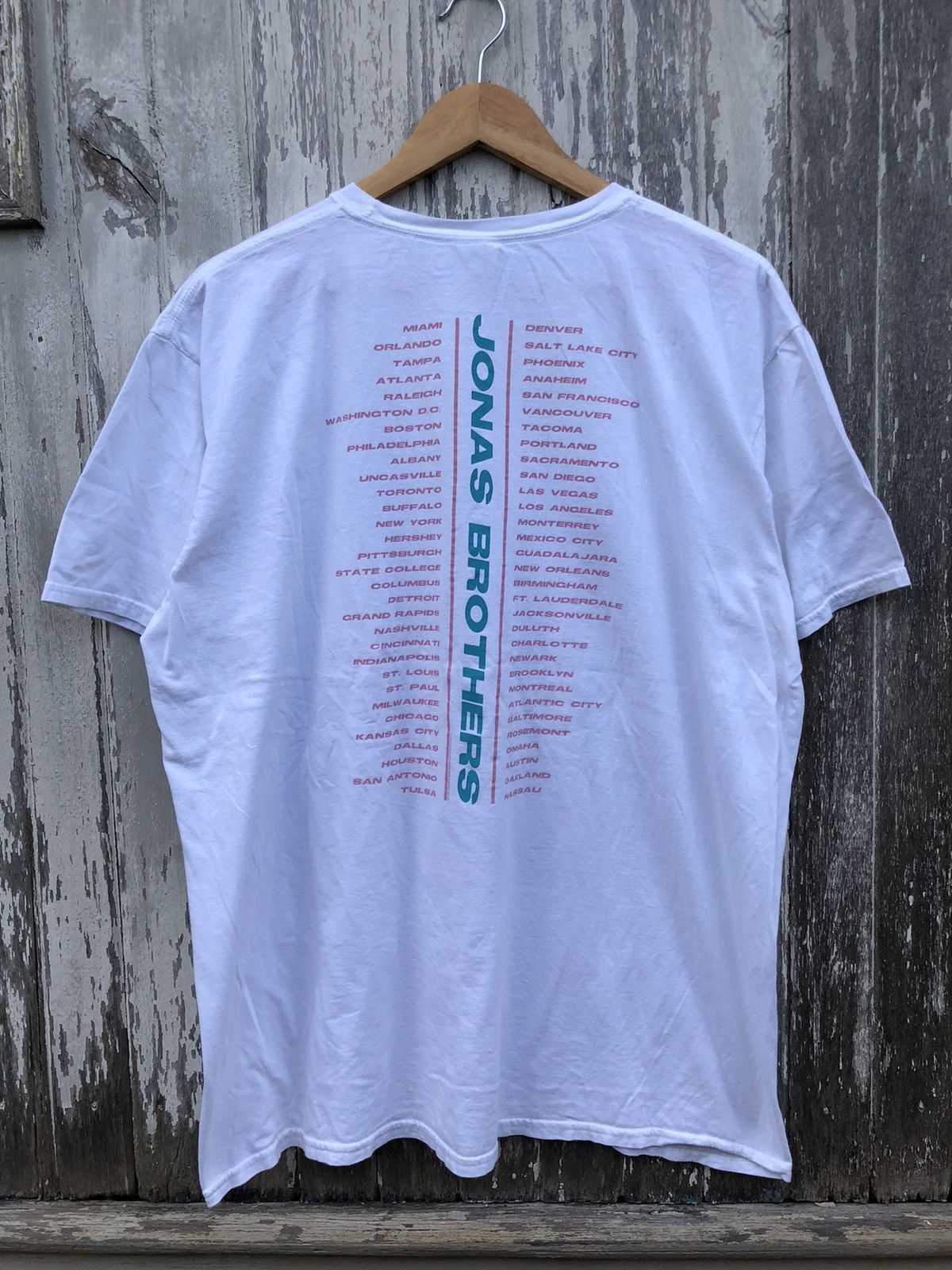 Band Tees Jonas Brothers Band Merchansing Tour Tee Size US XL / EU 56 / 4 - 11 Thumbnail