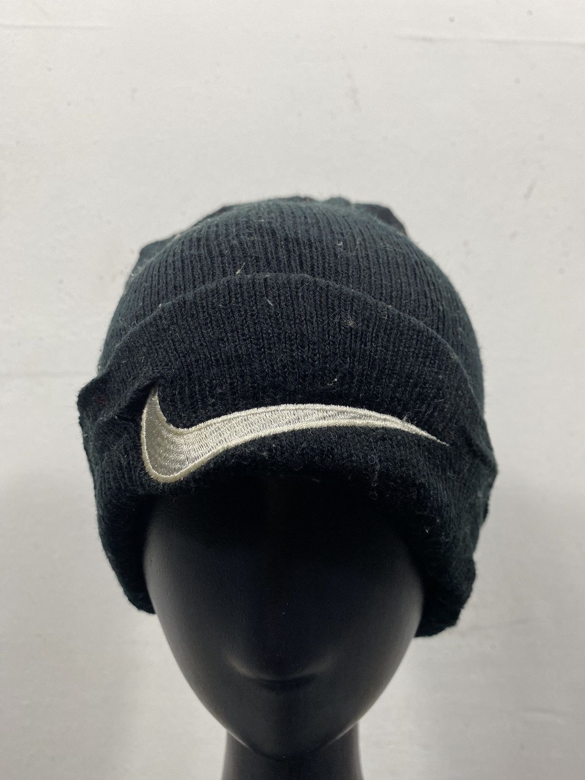 Nike Nike Swoosh Small Logo Embroidery Beanie Size ONE SIZE - 1 Thumbnail