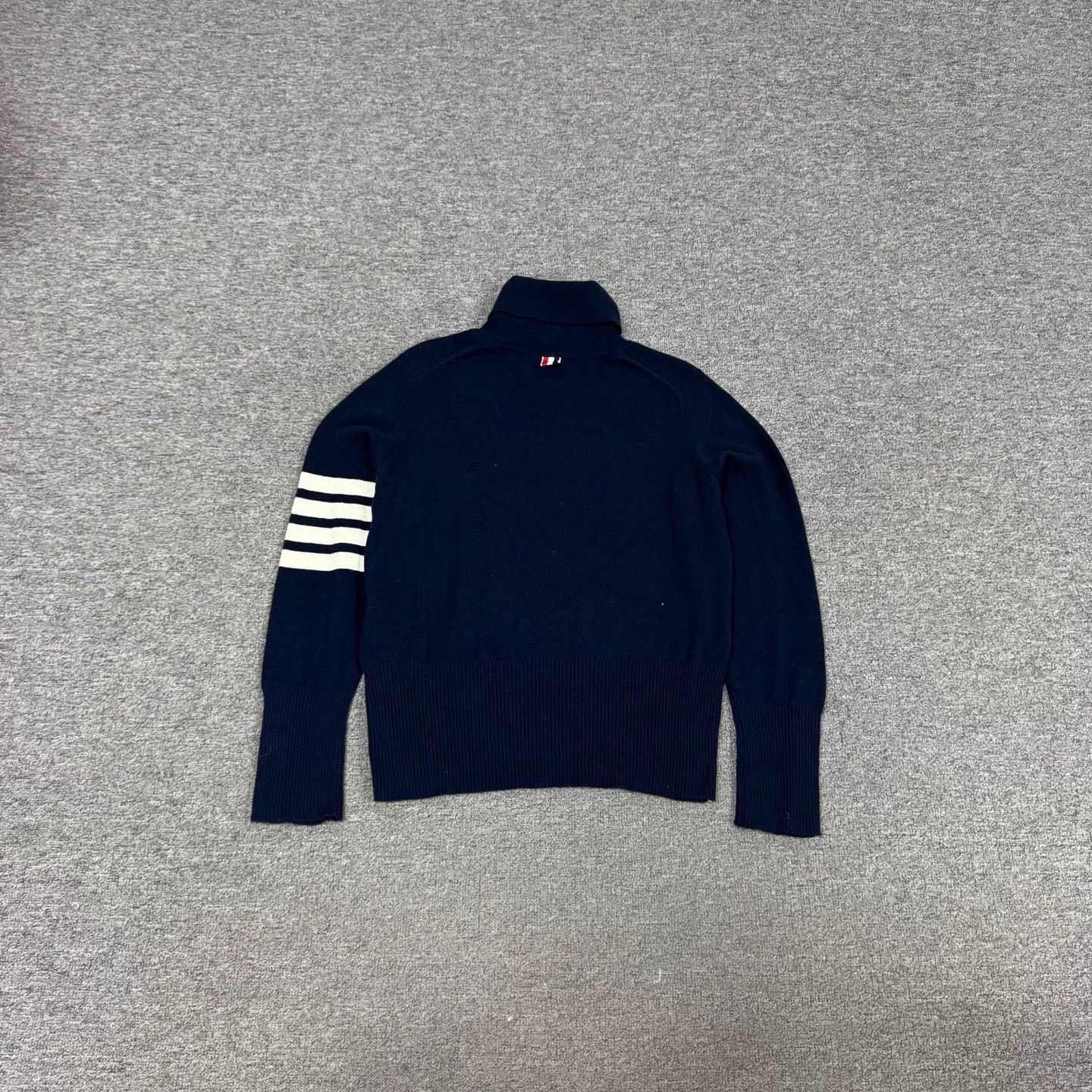 Thom Browne TB Thom Browne 4-bar stripe cashmere high neck size 2 Size US M / EU 48-50 / 2 - 2 Thumbnail
