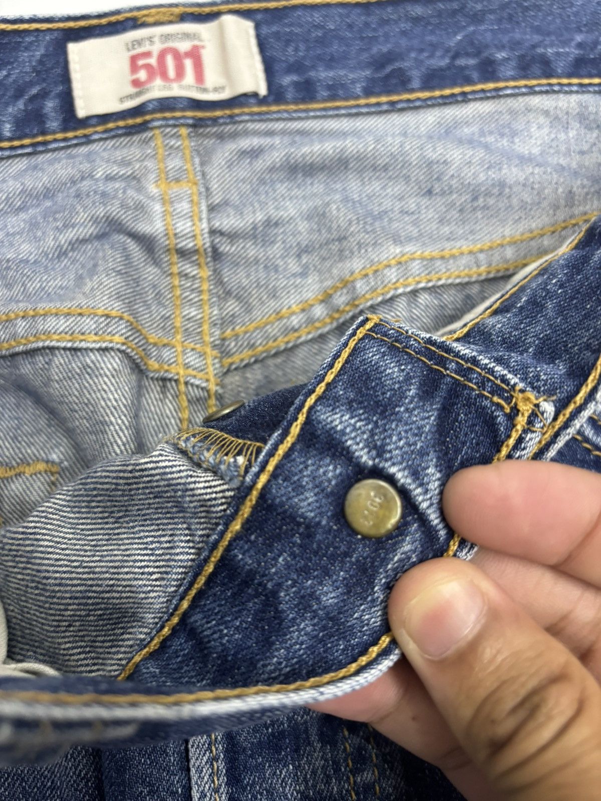 Levi's LEVIS 501 STRAIGHT LEG BUTTON FLY DISTRESSED DENIM JEANS Size US 34 / EU 50 - 15 Thumbnail
