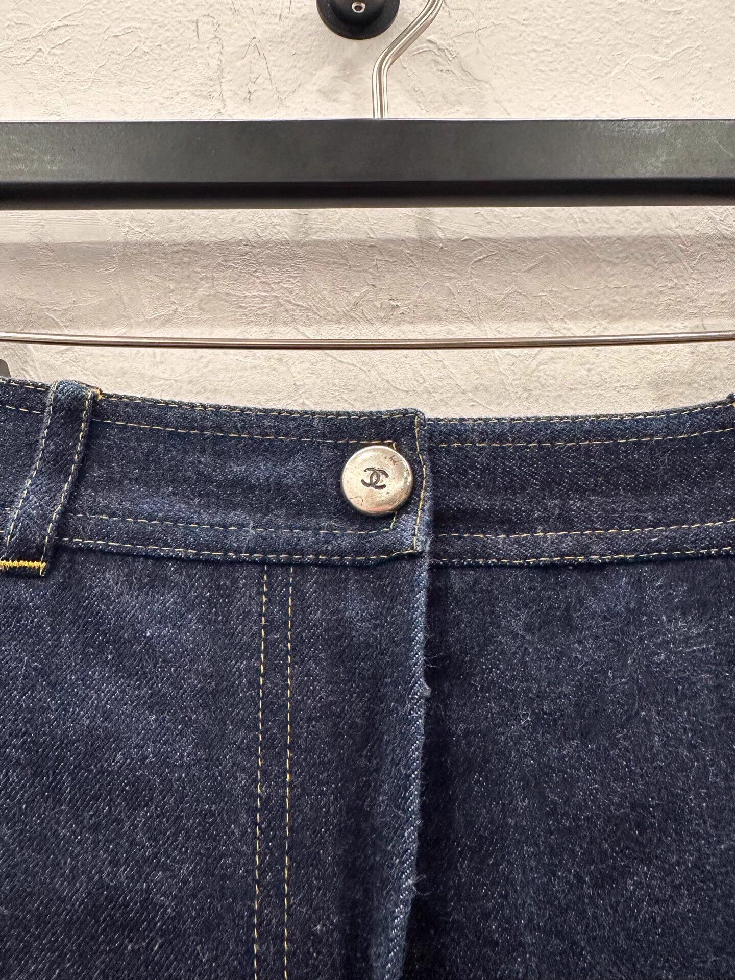 Chanel Chanel Jennie back double C logo navy blue jeans Size 27" / US 4 / IT 40 - 4 Thumbnail
