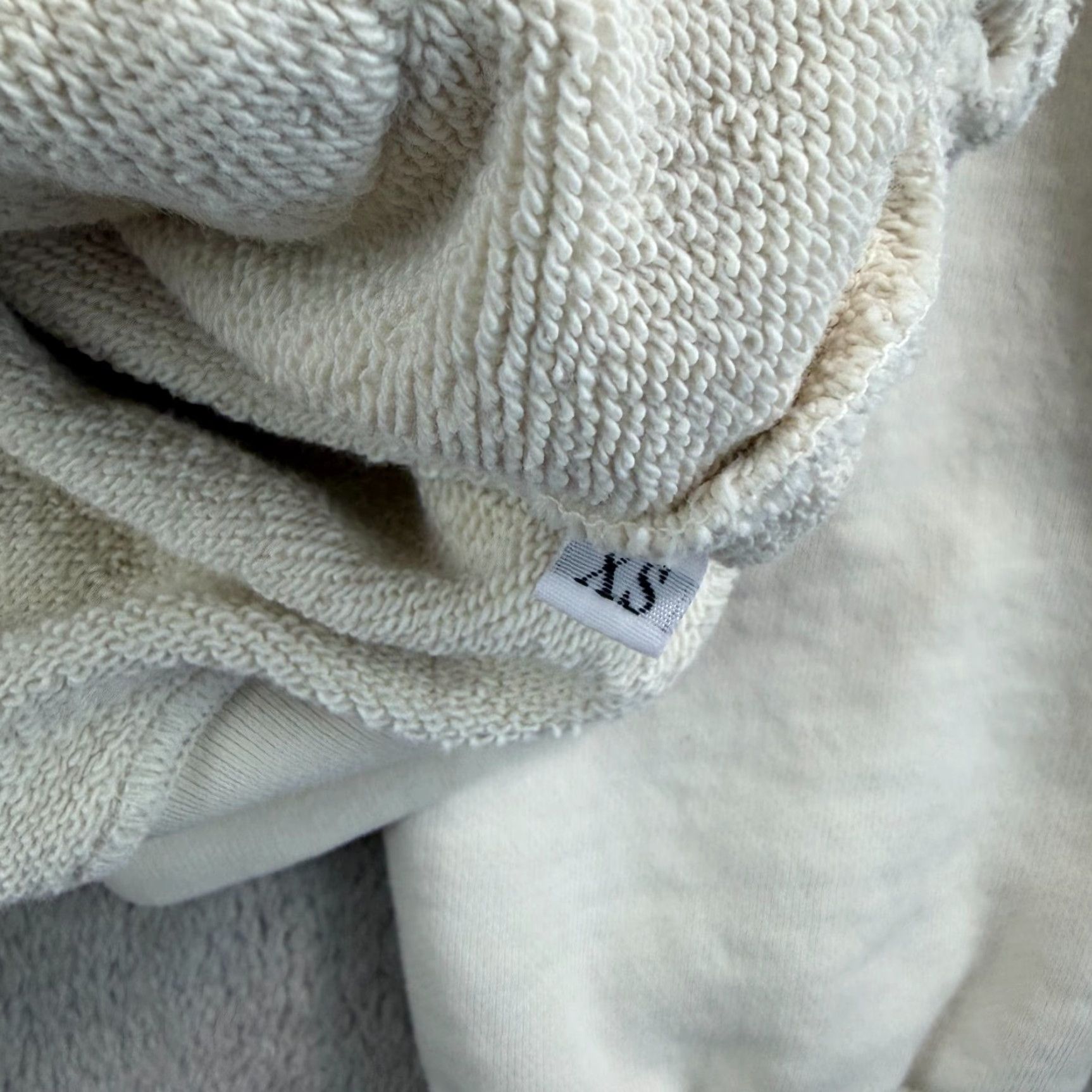 Vintage Erewhon Logo Hoodie XS Women Ivory Cream French Terry Pullover Long Sleeve Crew Neck Logo Pocket Classic College Modern 90s Outdoor Sports Activewear Size XS / US 0-2 / IT 36-38 - 4 Thumbnail