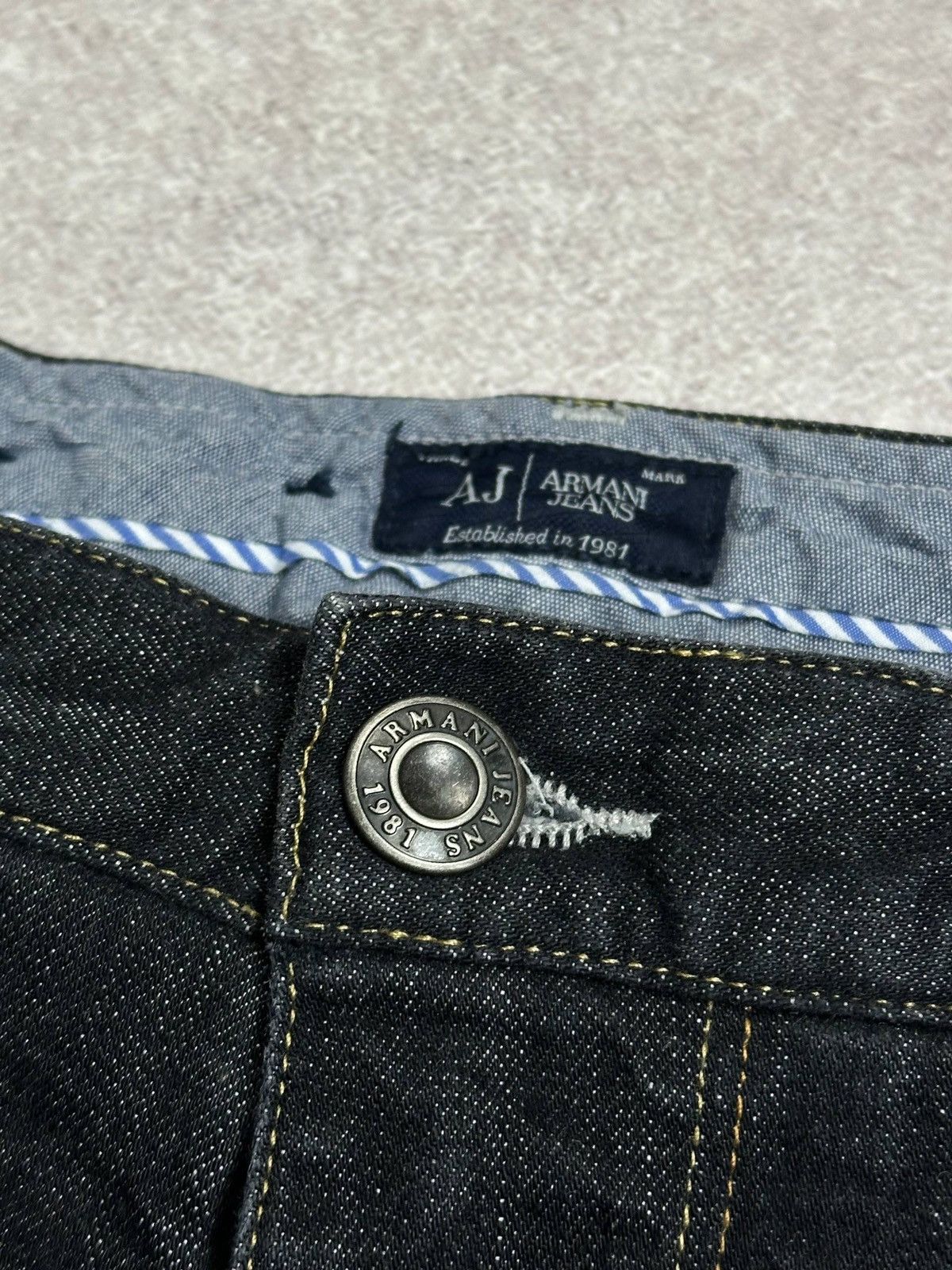 Armani Vintage Armani Metal Logo Baggy Denim Jeans Pants 33 Size US 33 - 11 Thumbnail