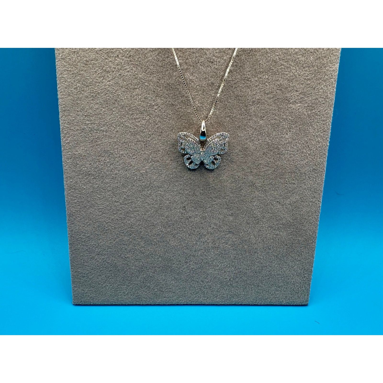Jewelry NEW 1.25CTW Moissanite Butterfly Pendant & 22" Silver Chain Size ONE SIZE - 7 Thumbnail