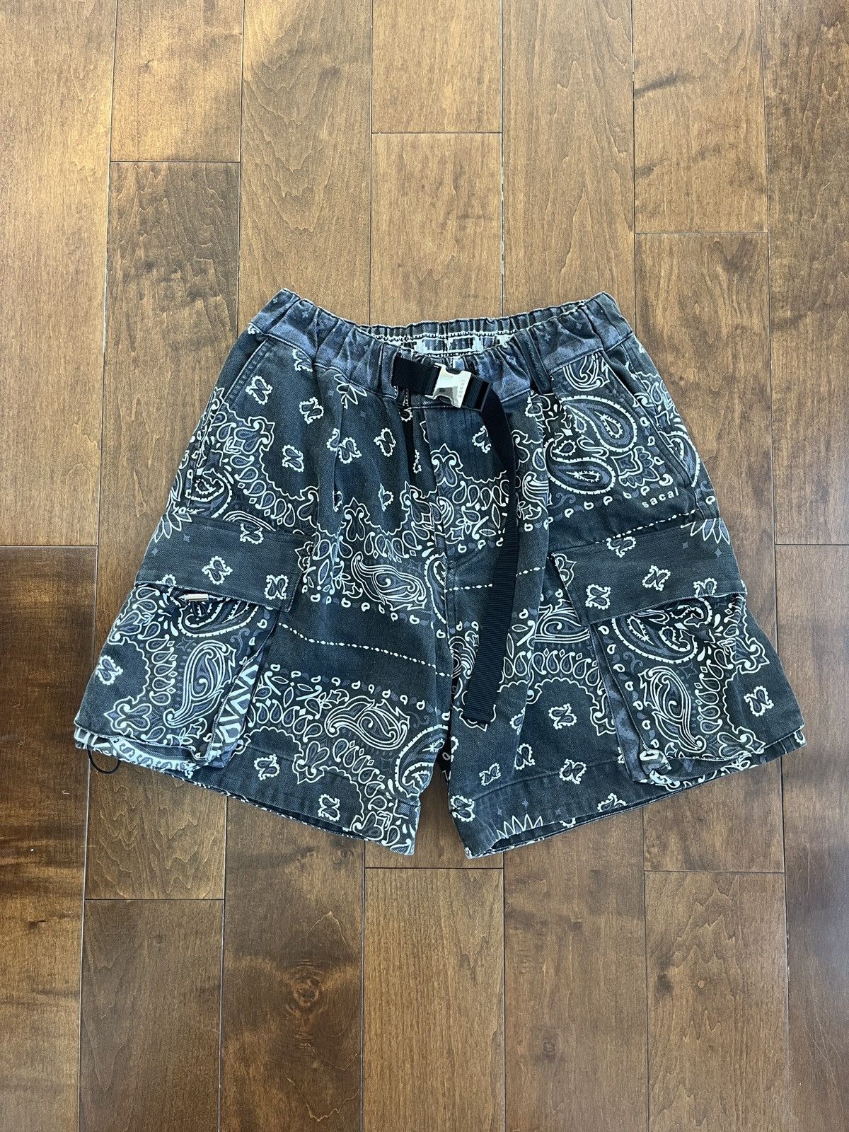 Sacai BANDANA CARGO SHORT Size US 26 / EU 42 - 1 Thumbnail