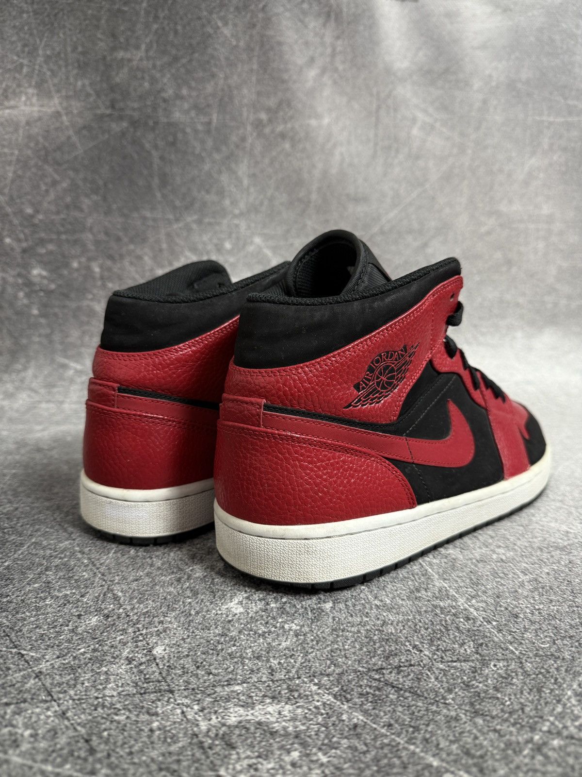 Jordan Brand NIKE AIR JORDAN 1 MID REVERSE BRED 554724-054 Size US 12 / EU 45 - 4 Thumbnail