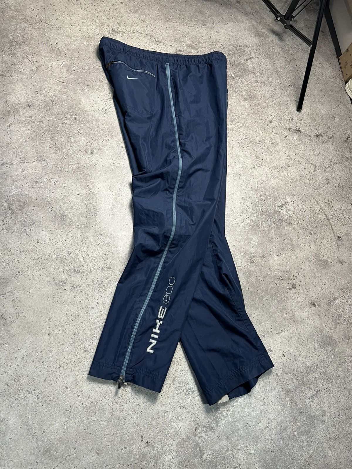 Nike Vintage Nike nylon pants in black with swoosh mens 00s Size US 32 / EU 48 - 2 Thumbnail