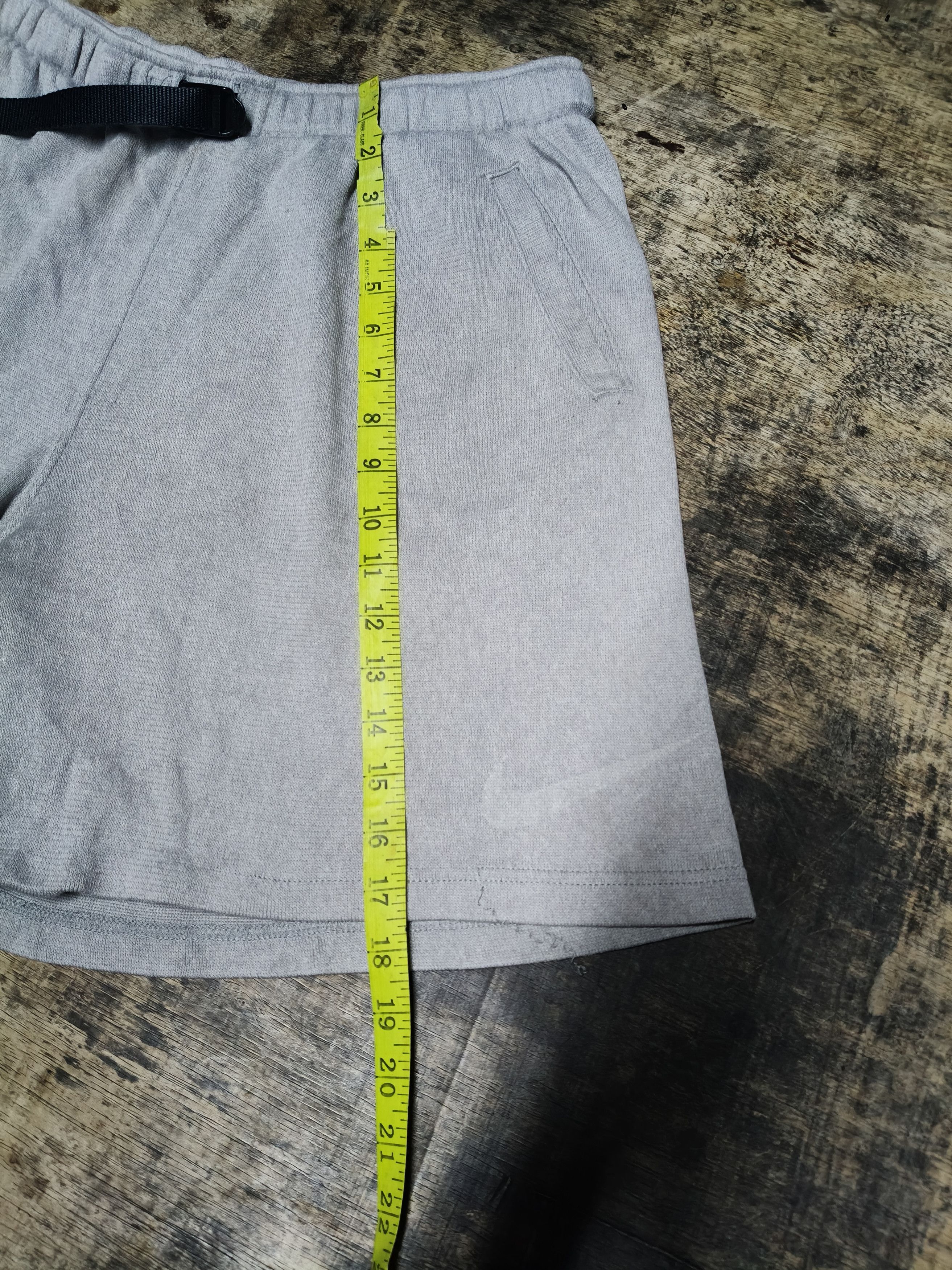 Nike Vintage Nike Gray Short Pants Size US 32 / EU 48 - 8 Thumbnail