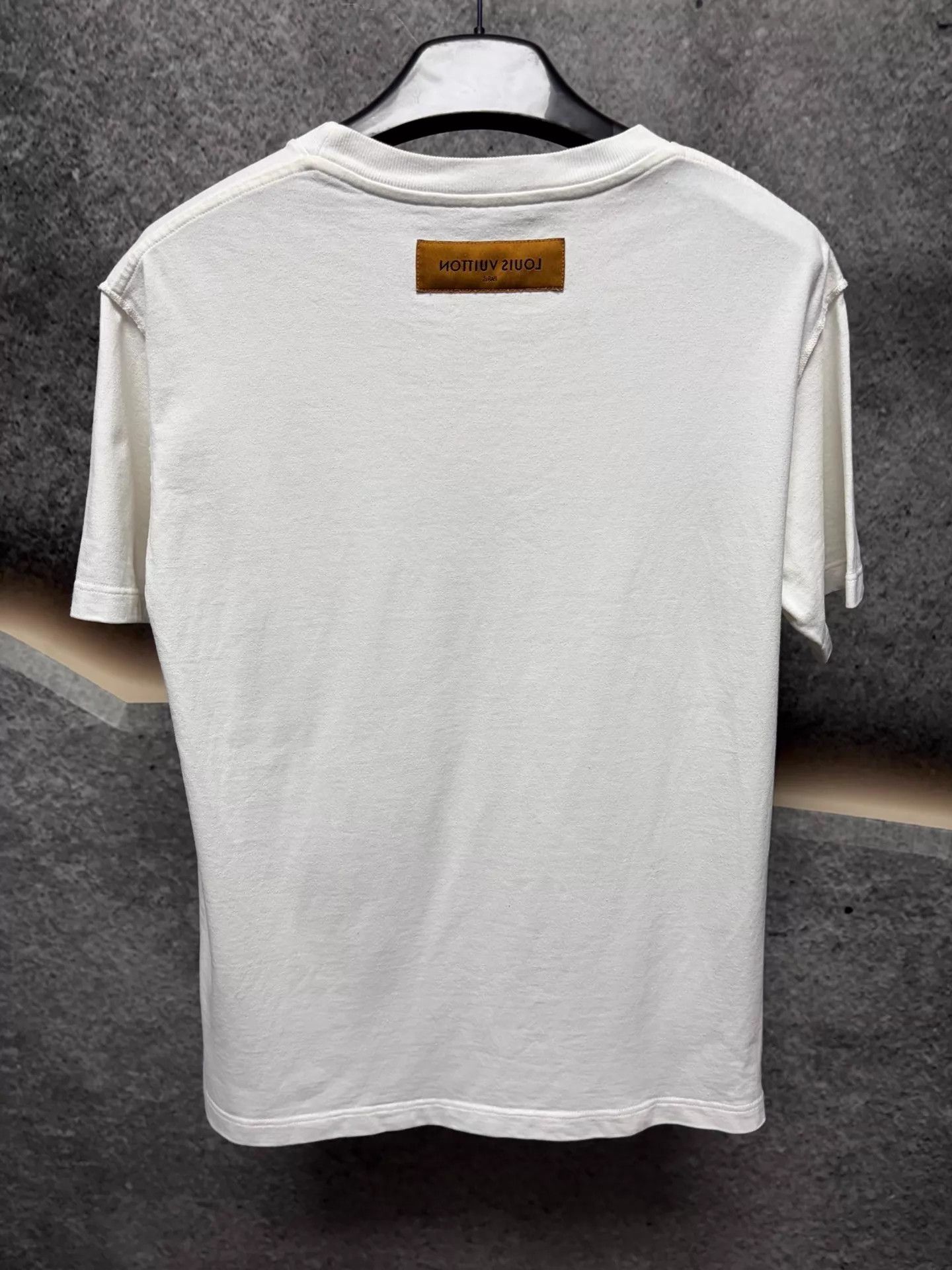 Louis Vuitton LV short sleeve tee M white script logo embroidered Size US M / EU 48-50 / 2 - 2 Thumbnail
