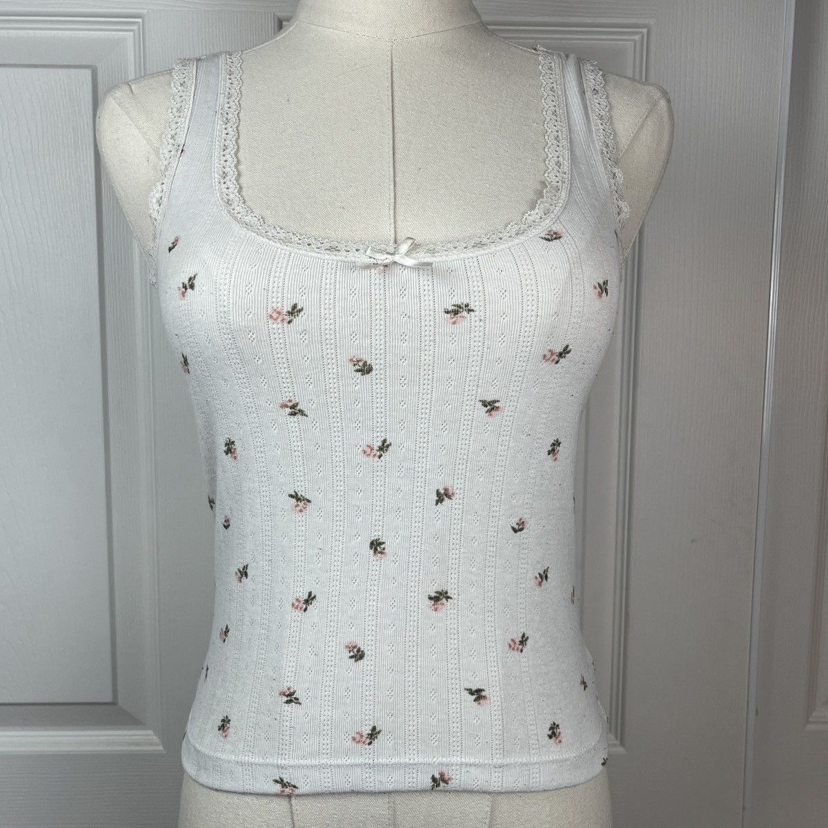 Divided Divided white dainty floral lace trim tank Size S / US 4 / IT 40 - 1 Thumbnail