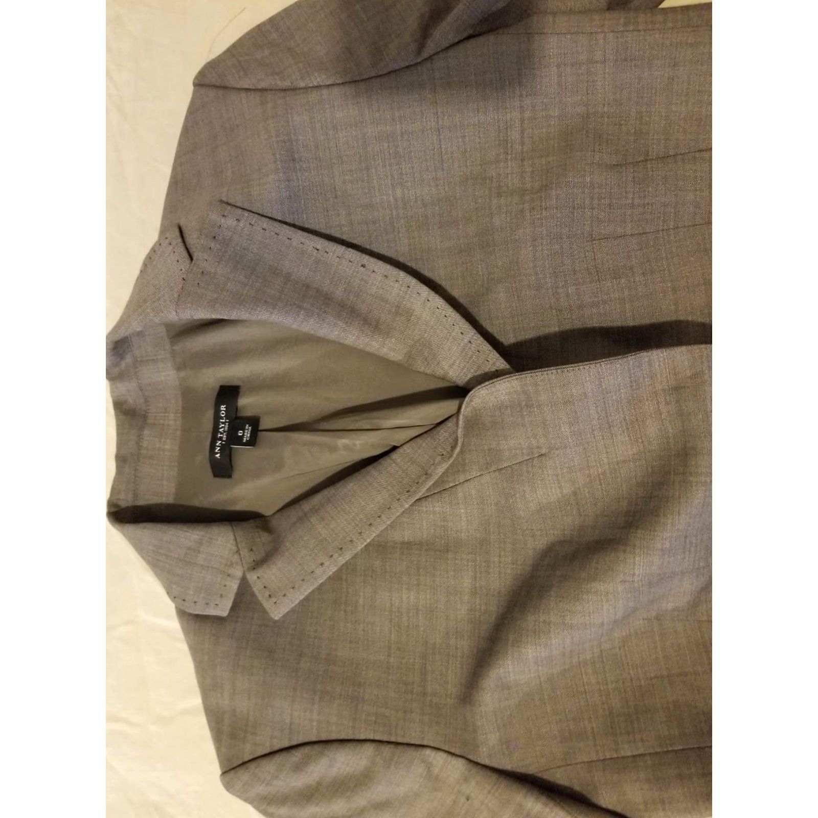 Ann Taylor VINTAGE? (No) Ann Taylor Wool Blazer Womens 0 Gray Jacket Basic Wool Blazer Women 0 Gray Womens Ann Taylor Blazer Wool Jacket Size XS / US 0-2 / IT 36-38 - 2 Thumbnail