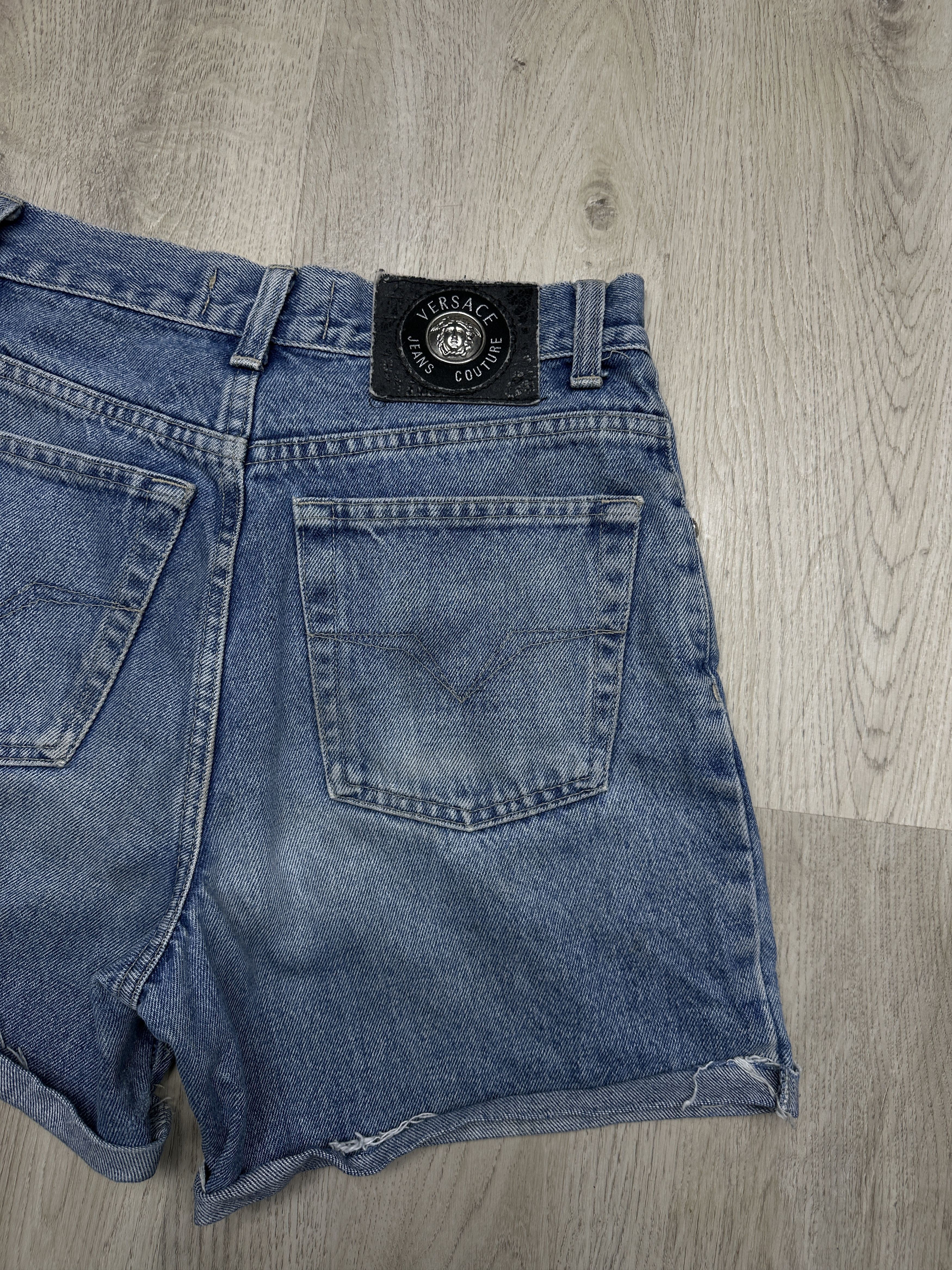 Versace Versace 90s Vintage Denim Shorts Cropped Pants Size 30" / US 8 / IT 44 - 2 Thumbnail