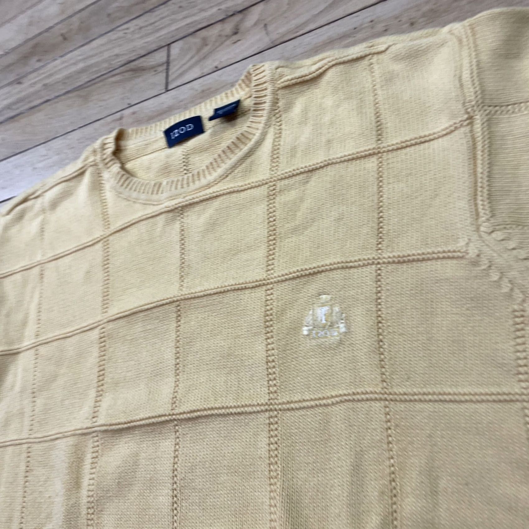 Izod VINTAGE IZOD Preppy Yellow Sweater Men L Boxy Golf Pullover Check Crest 100% Cotton Crew Mens Size US L / EU 52-54 / 3 - 3 Thumbnail