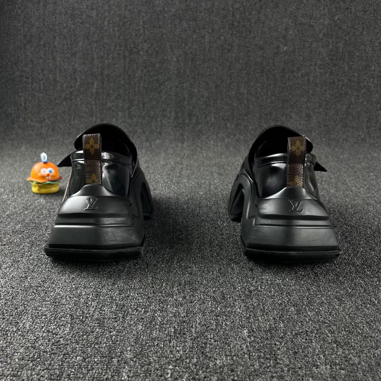 Louis Vuitton LV Archlight 2.0 black women's 38.5 HB6393 Size US 8 / IT 38 - 5 Thumbnail