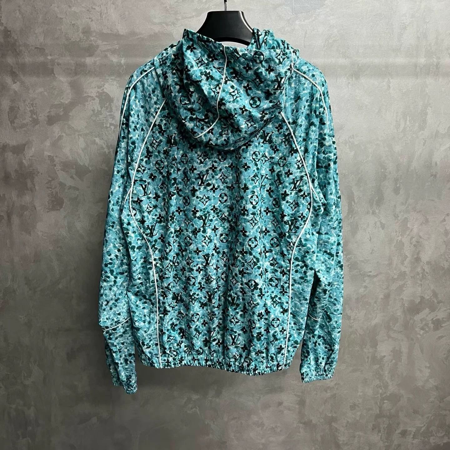 Louis Vuitton Louis Vuitton Blue Logo Print Hooded Jacket Size US L / EU 52-54 / 3 - 4 Thumbnail