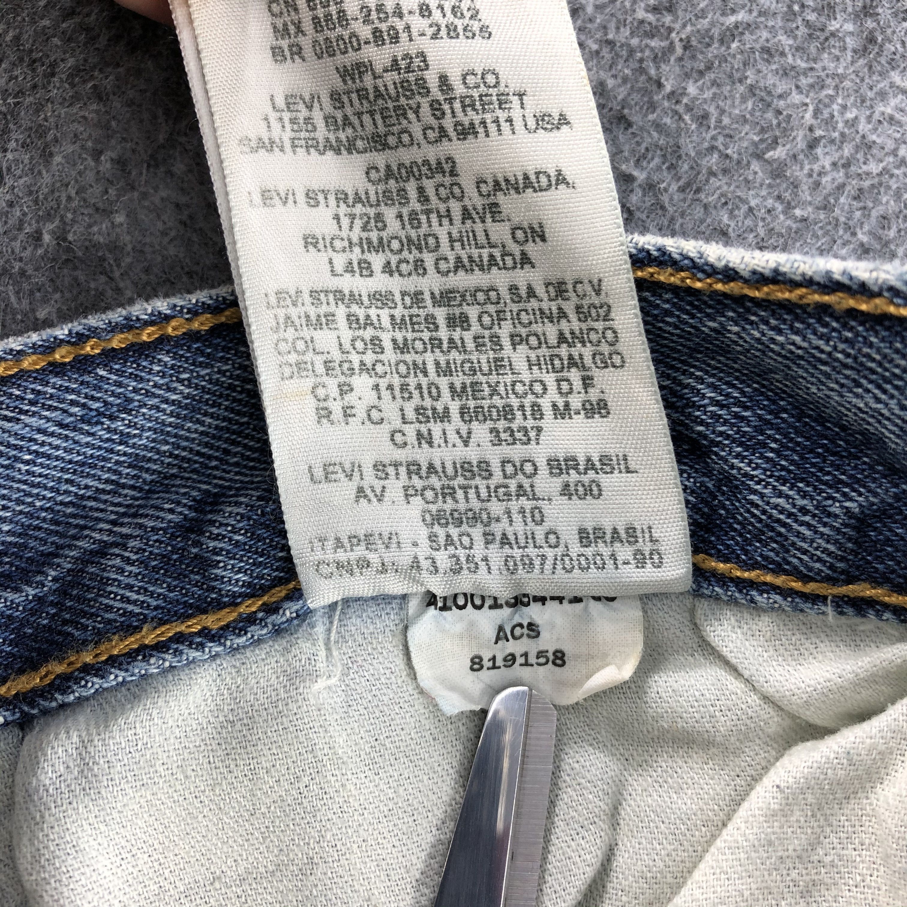 Levi's Vintage Light Wash Levis 501 Jeans-JM962 Size US 35 - 12 Thumbnail