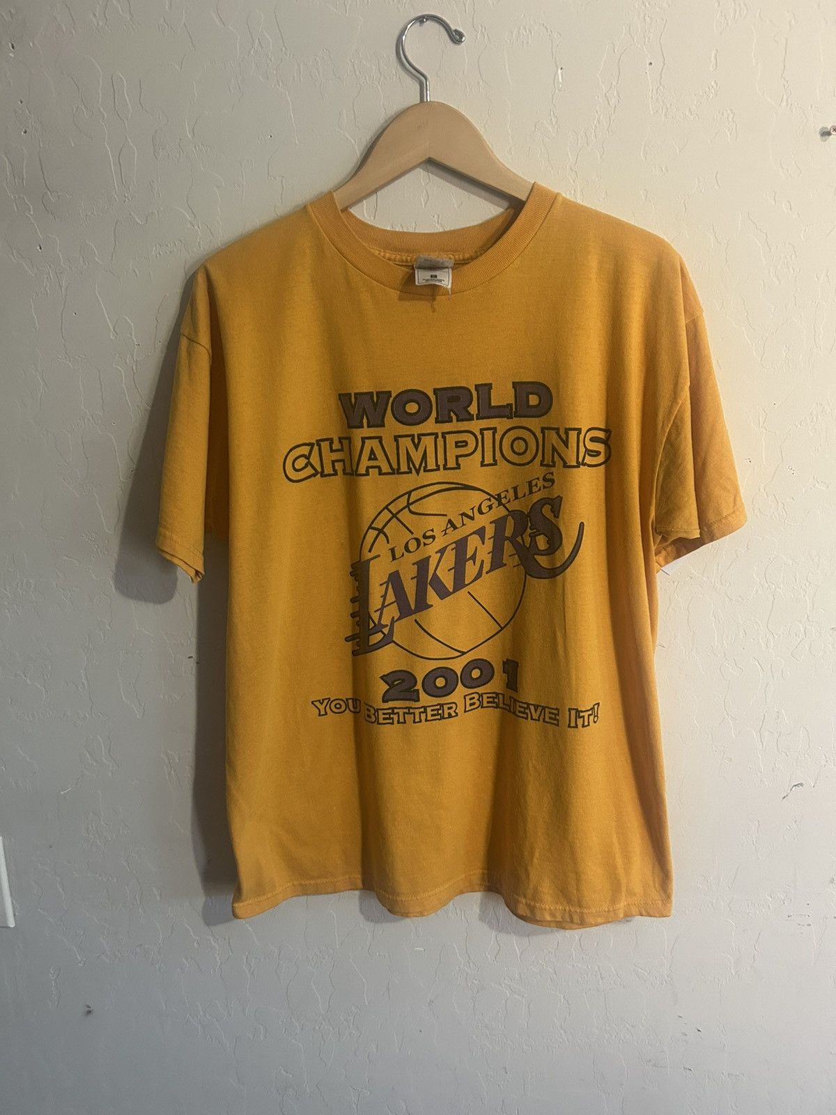 Fruit Of The Loom Vintage Los Angeles Lakers 2001 NBA Champions Shirt Size XL Size US XL / EU 56 / 4 - 4 Thumbnail