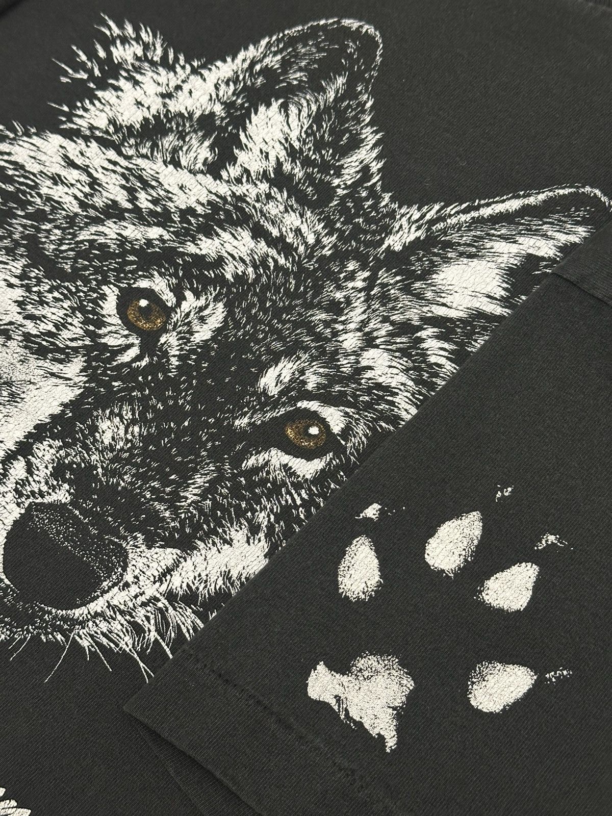 Fruit Of The Loom Vintage 90s Wolf Paw Print Single Stitch Tshirt XXL Black Size US XXL / EU 58 / 5 - 3 Thumbnail