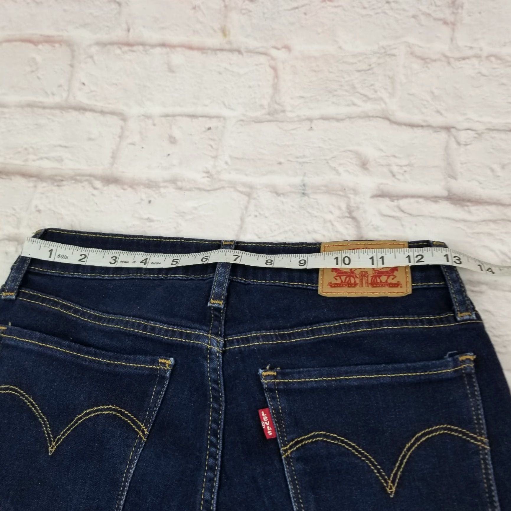 Levi's Levi's 712 Jeans Slim Juniors Teens Size 26 Dark Wash Low Rise Denim Blue Skinny 5-Pocket Boys? Size ONE SIZE - 7 Thumbnail