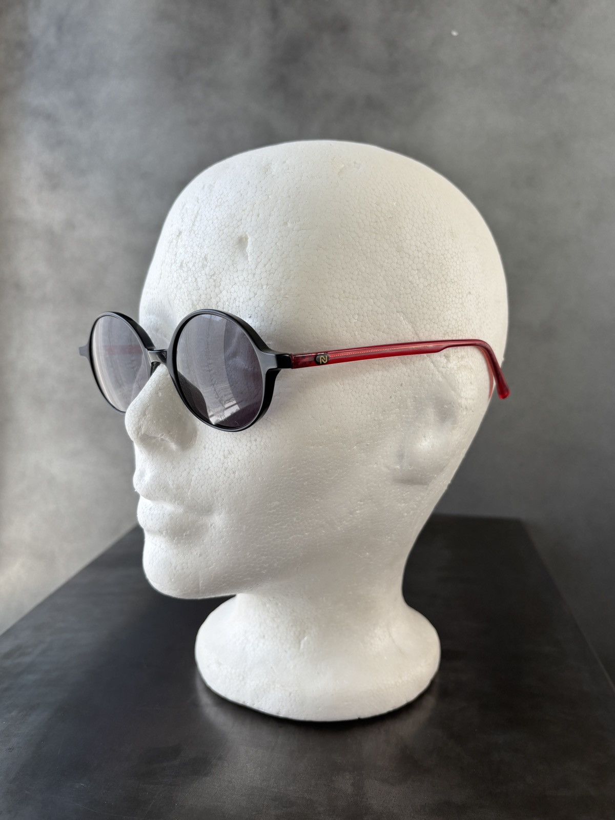 Designer Vintage Nouvelle Vague Sunglasses Made in Italy 1990s Circle Size ONE SIZE - 21 Thumbnail