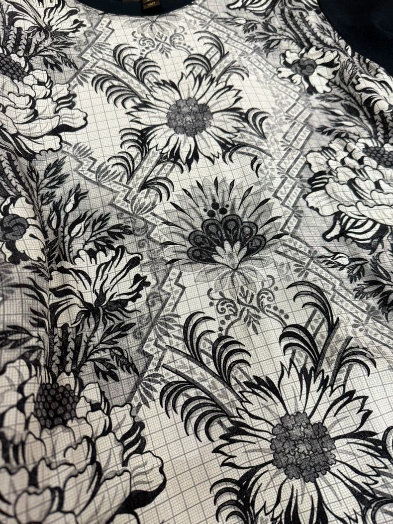 Louis Vuitton Louis Vuitton Black and white floral patchwork short-sleev Size US XS / EU 42 / 0 - 7 Thumbnail