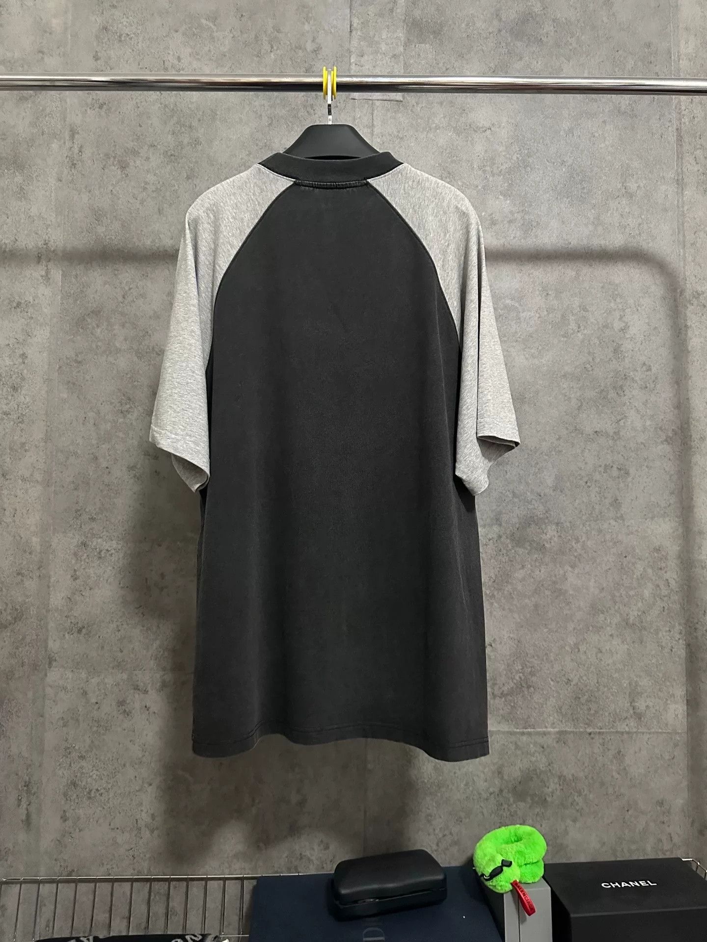 Balenciaga Balenciaga 3B Logo Black-Gray Short-Sleeve T-Shirt Size US S / EU 44-46 / 1 - 4 Thumbnail