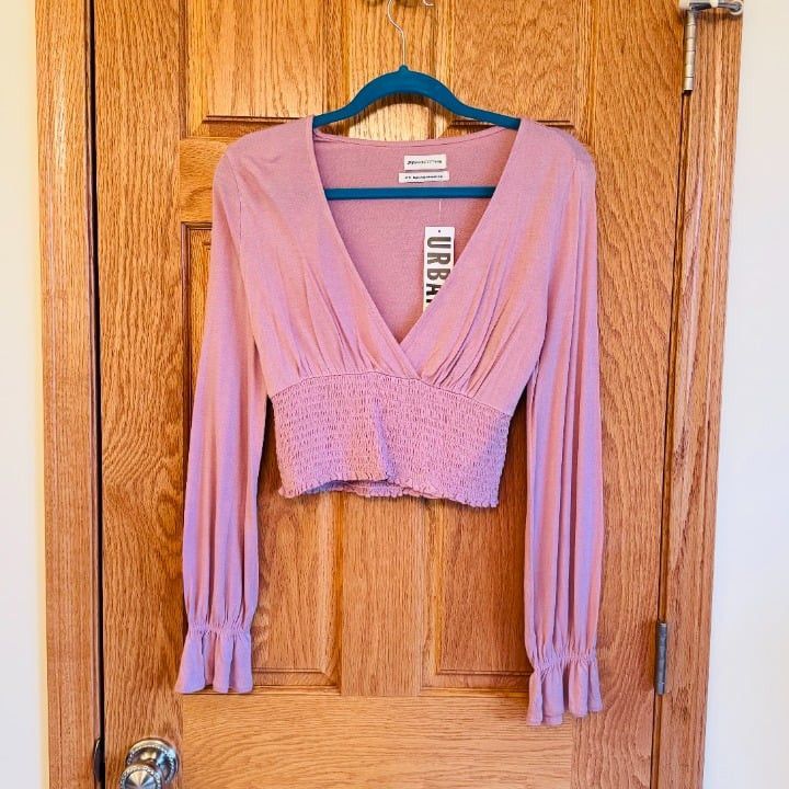 Urban Outfitters Urban Outfitters Women's Pink Rose Cropped V-Neck Blouse M Size M / US 6-8 / IT 42-44 - 2 Thumbnail
