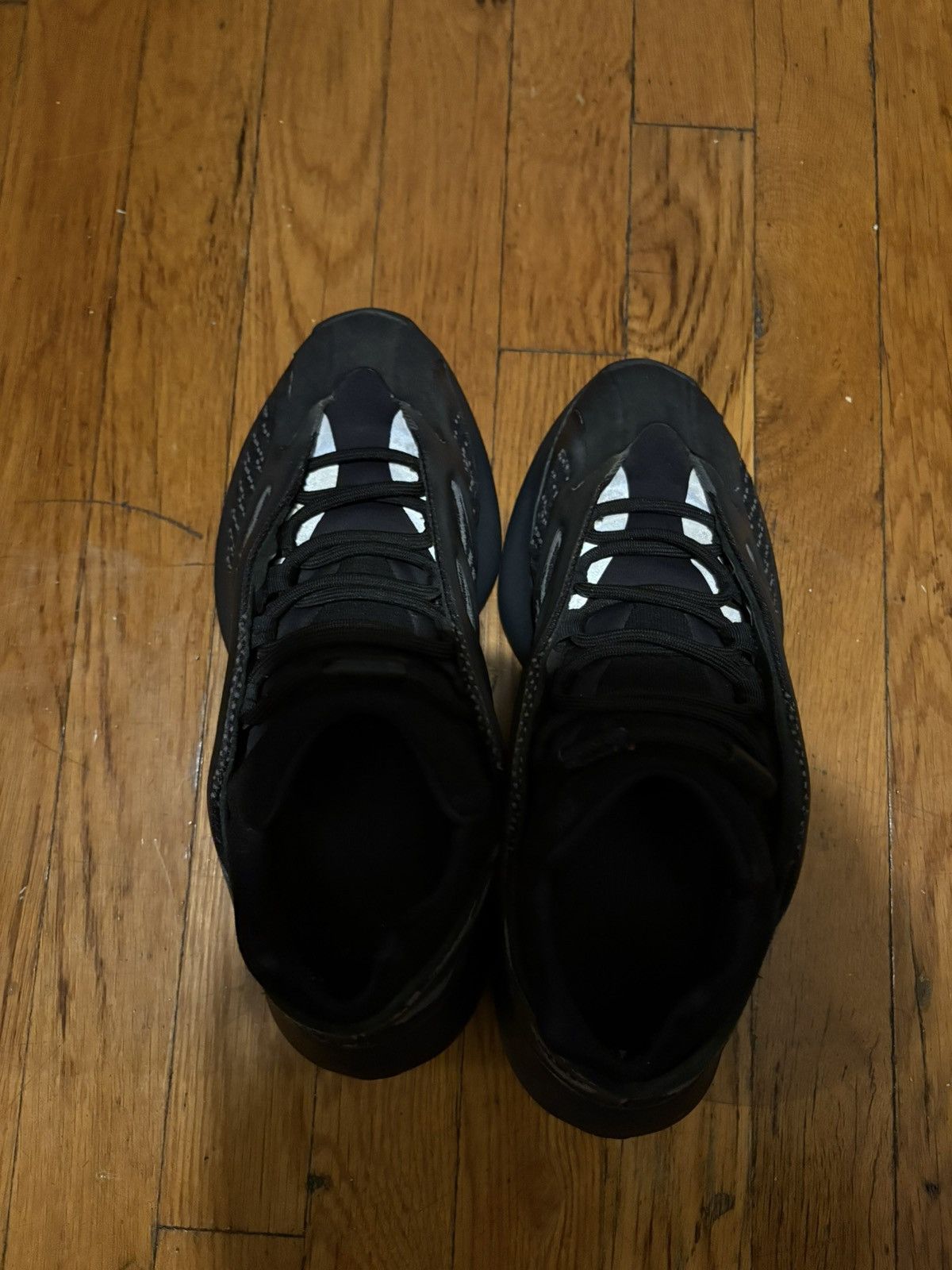 Yeezy Size 9 Yeezy 700 V3 Dark Glow good condition Size US 9 / EU 42 - 1 Thumbnail