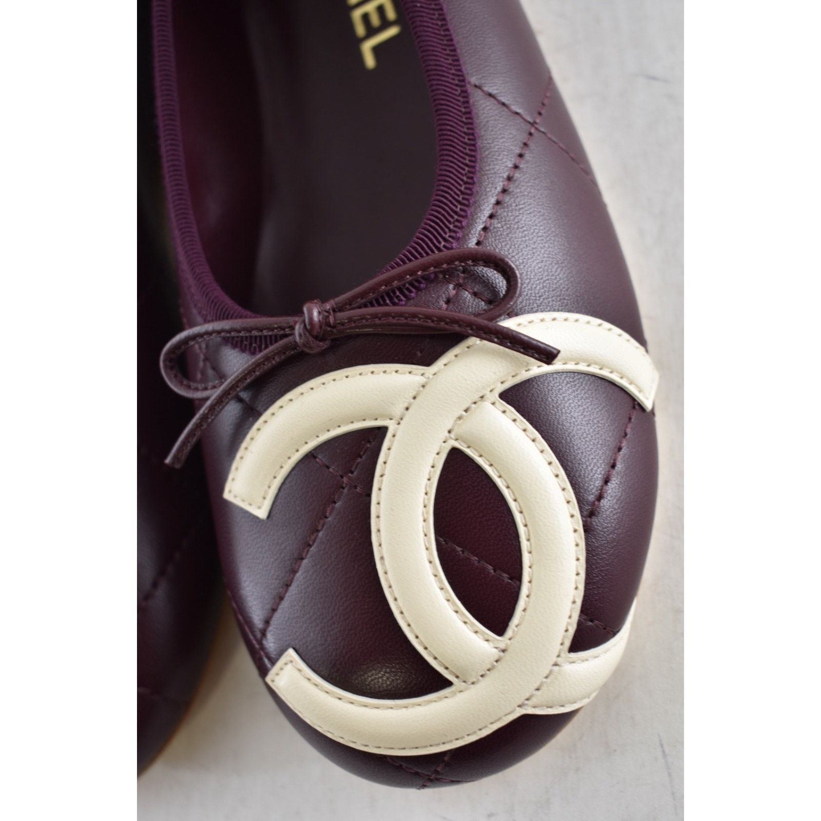 Chanel Beach Cambon Burgundy Red Ivory CC Ballet Flat 37.5 Size US 7.5 / IT 37.5 - 14 Thumbnail