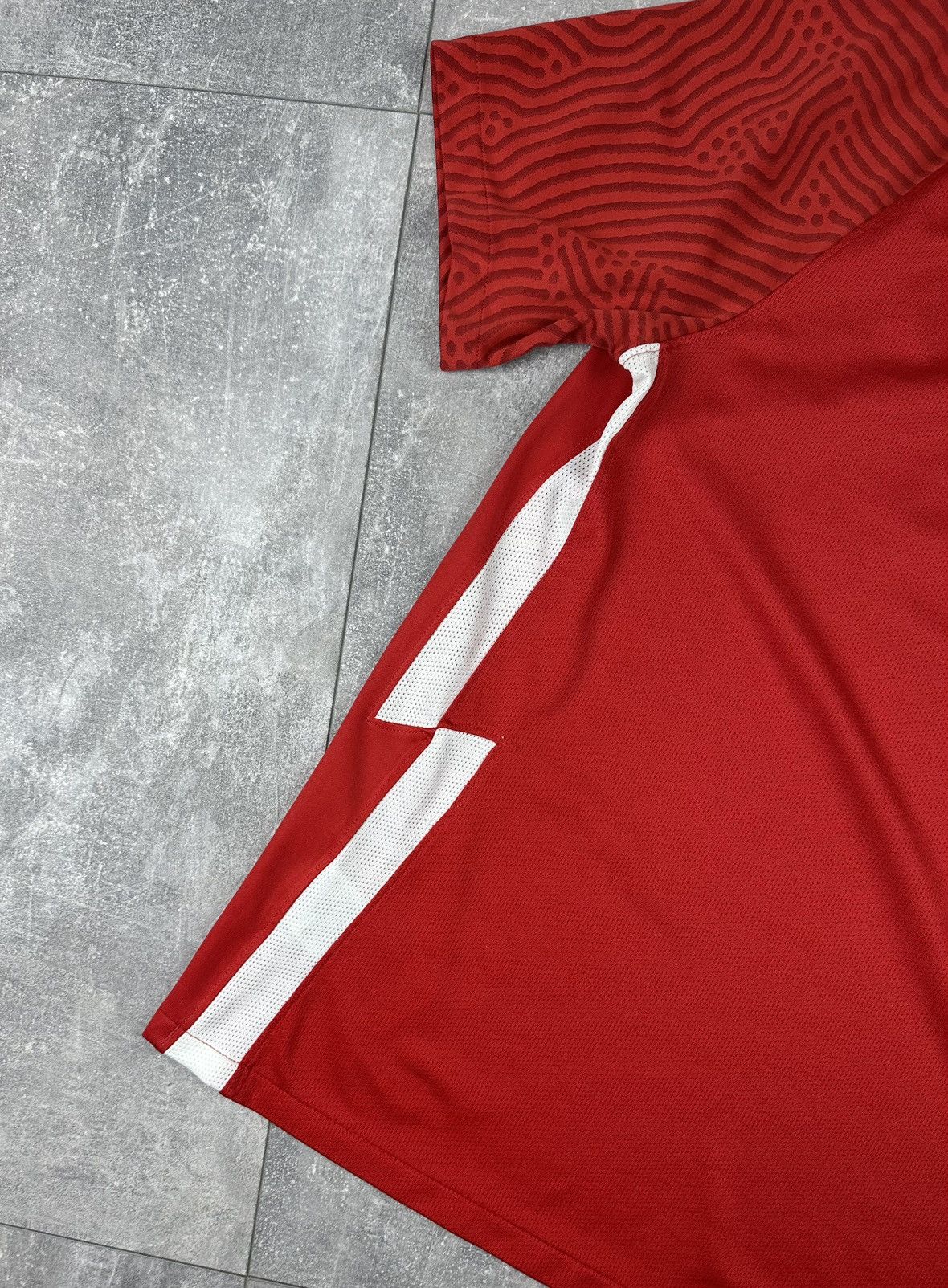Nike Nike FC Utrecht 2019/20 Home Soccer Jersey Size US XL / EU 56 / 4 - 17 Thumbnail