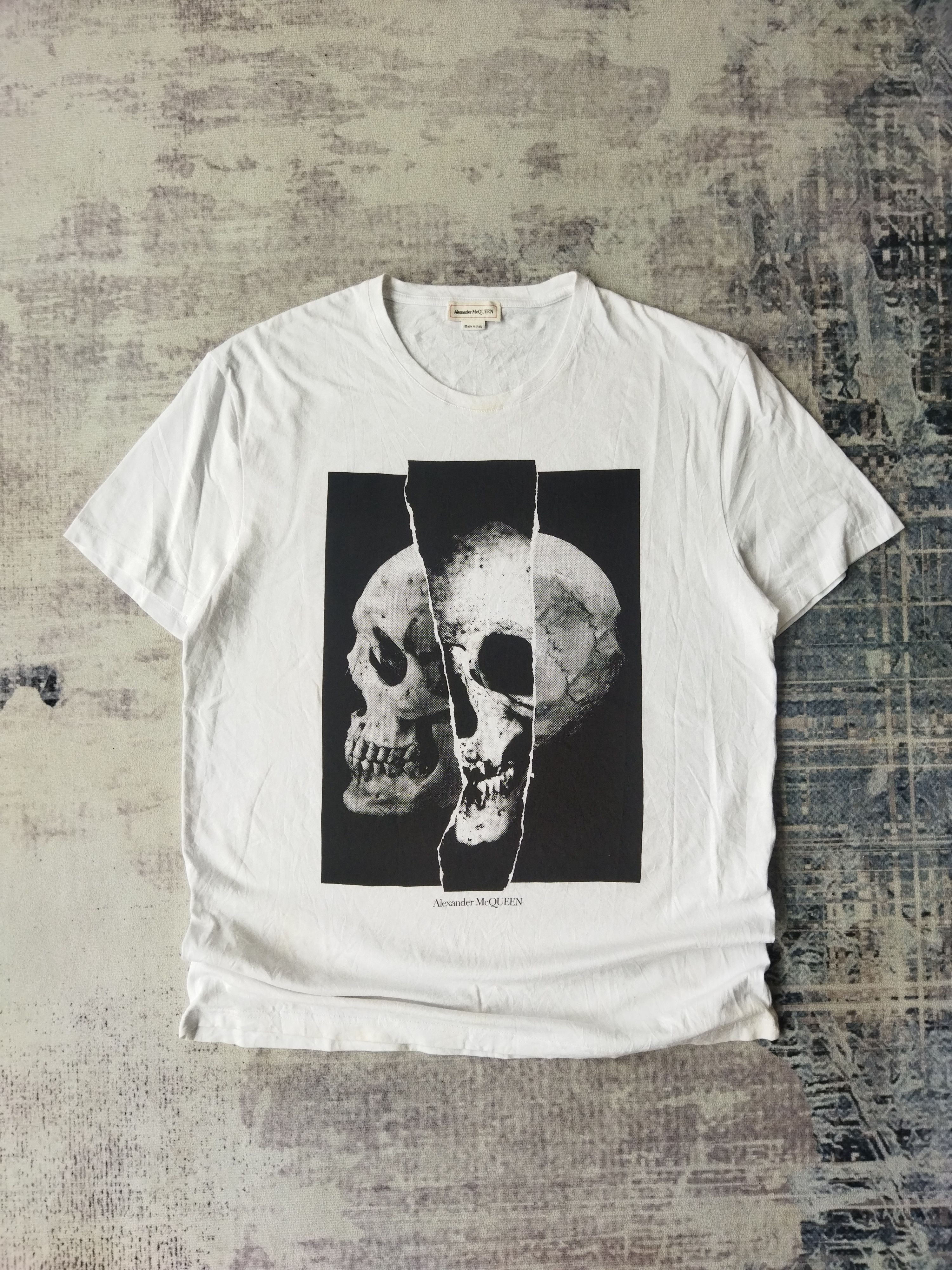 image of Alexander Mcqueen Alexander Mc Queen Skull Print Short Sleeve T-Shirt in White, Men's (Size Medium)