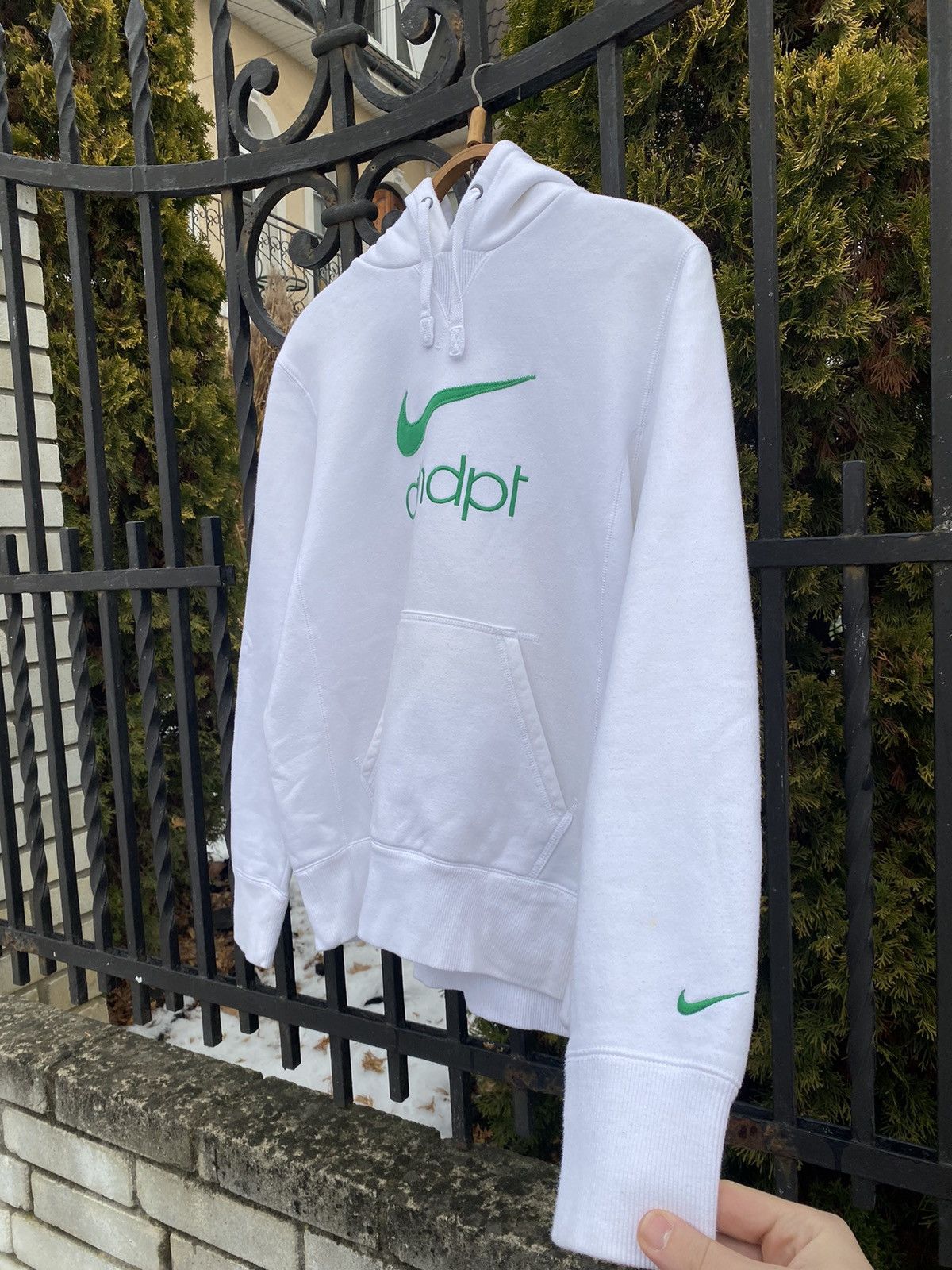 Nike × Vintage Vintage Nike Center Logo Swoosh Hoodie ATHDPT White M Y2K Size US M / EU 48-50 / 2 - 5 Thumbnail