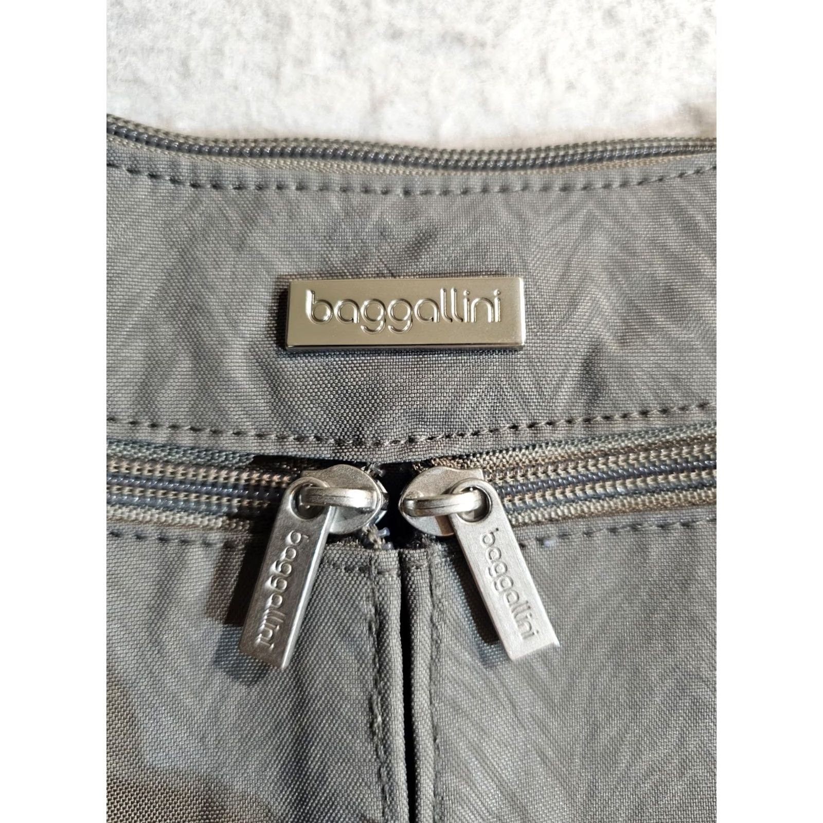 Vintage Baggallini Crossbody Bag Purse Nylon Black Signature Sliver Hardware Pockets 8x10x2in Medium Womens Size ONE SIZE - 3 Thumbnail