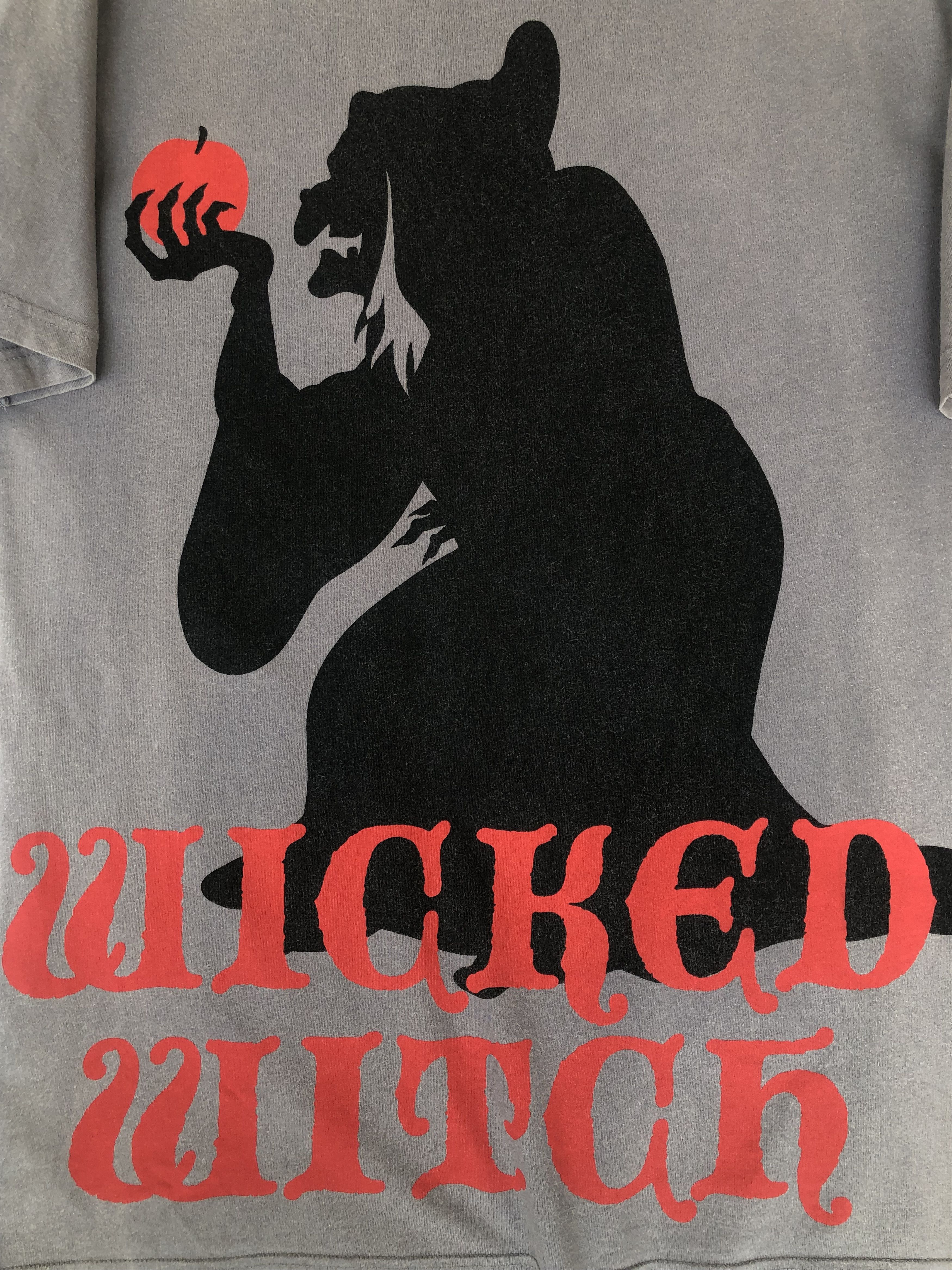 Expert Horror Vintage WICKED WITCH Movie Disney Tokyo Tee Size US XL / EU 56 / 4 - 5 Thumbnail