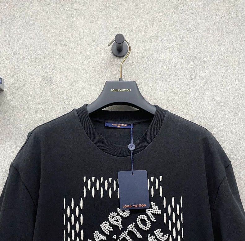 Louis Vuitton Louis Vuitton Monogrammed beaded embroidered crew neck shor Size US L / EU 52-54 / 3 - 6 Thumbnail
