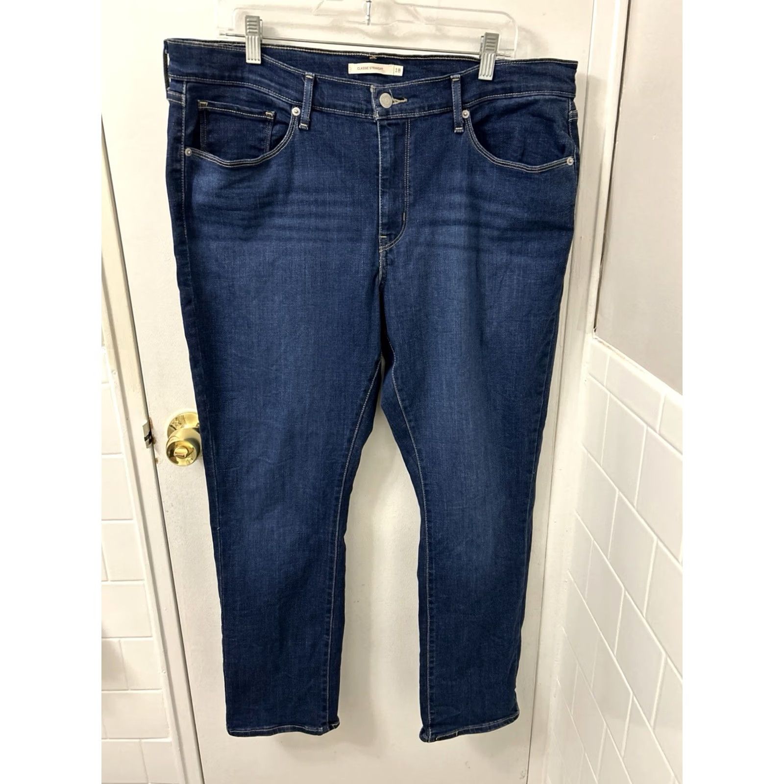 Levi's Levi's Jeans Classic Straight Womens Size 38x30 Dark Wash Mid Rise Denim 5-Pocket Stretch Jeans Womens Size 26" / US 2 / IT 38 - 2 Thumbnail