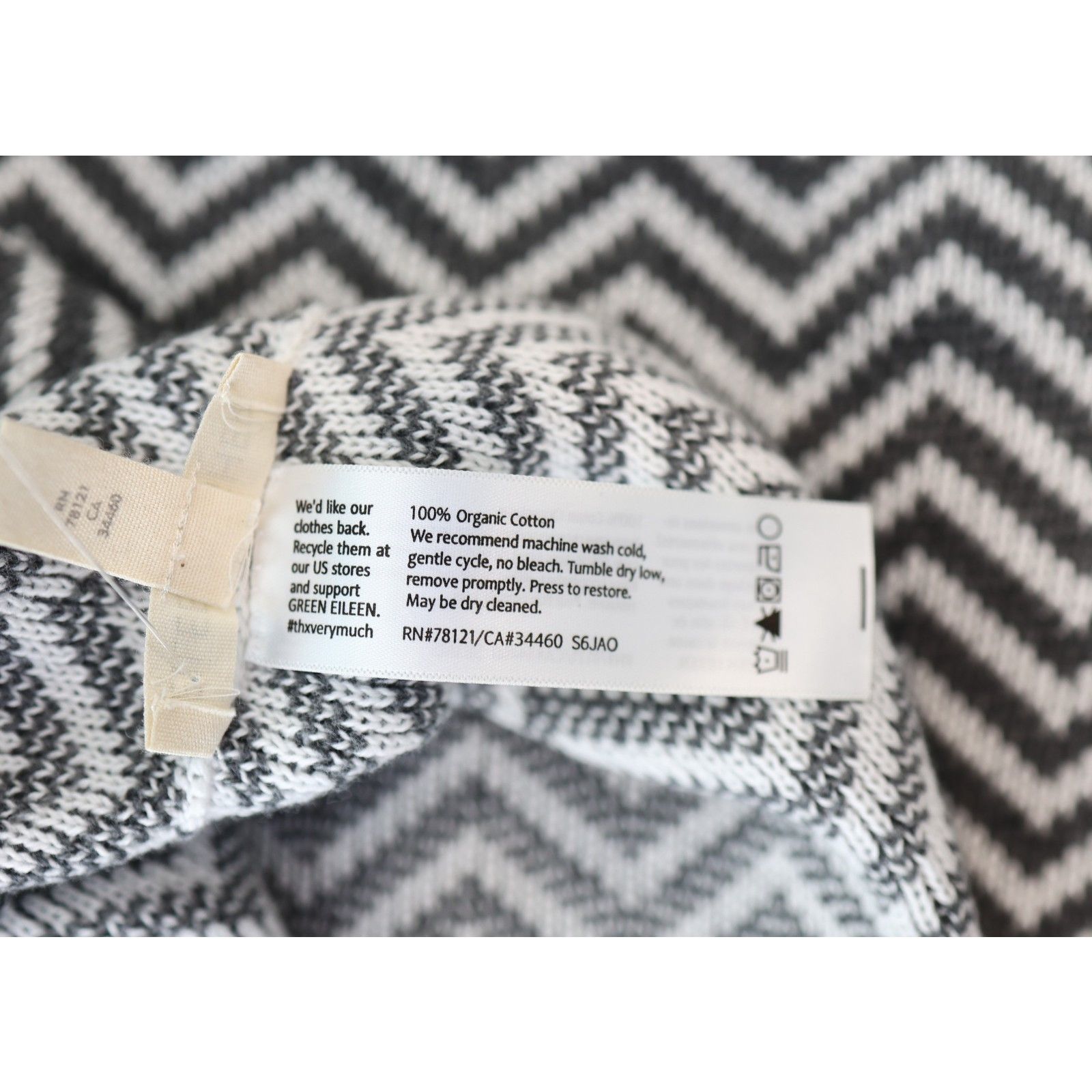 Eileen Fisher NWoT EILEEN FISHER Gray White Chevron Knit Infinity Scarf Size ONE SIZE - 5 Thumbnail