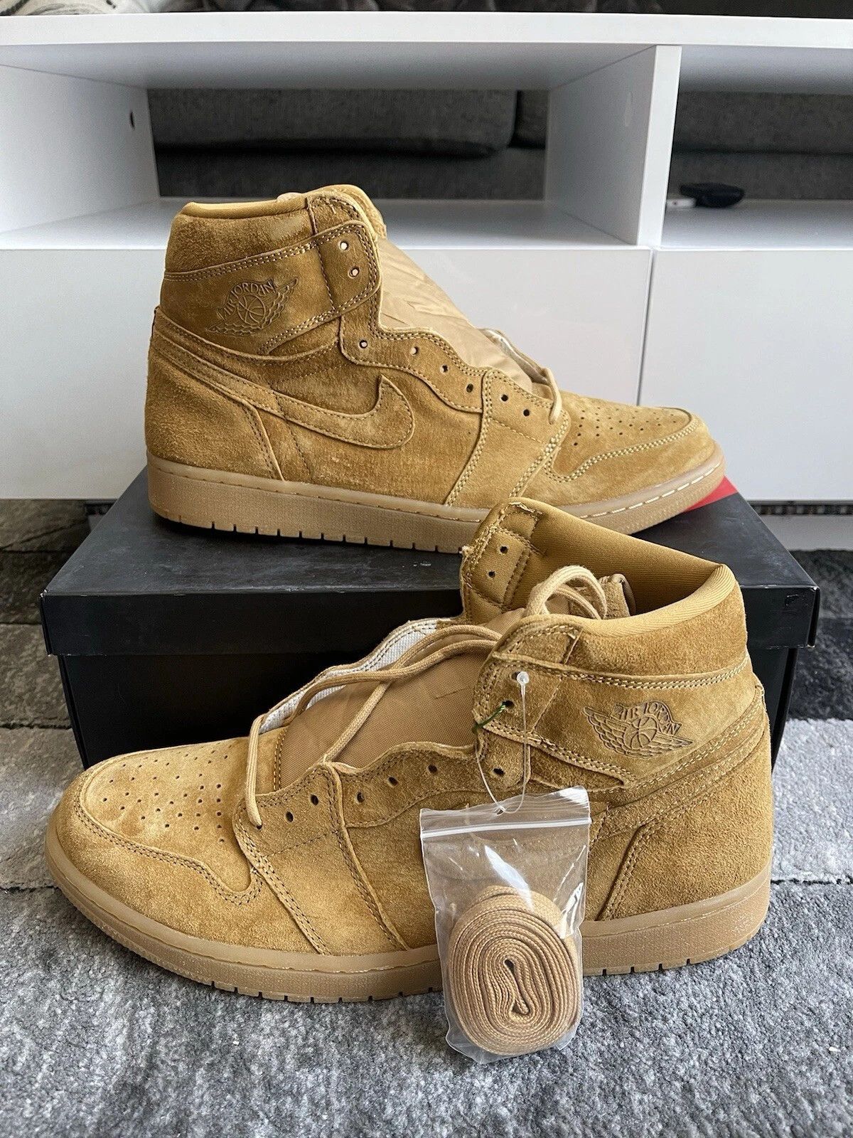 Jordan Brand Air Jordan 1 Retro OG High Wheat Size US 12 / EU 45 - 1 Thumbnail