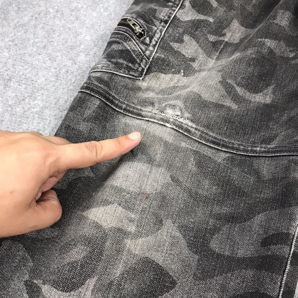 Japanese Brand JAPANESE CARGO POCKET BLACK CAMO FADED PANTS Size US 30 / EU 46 - 4 Thumbnail