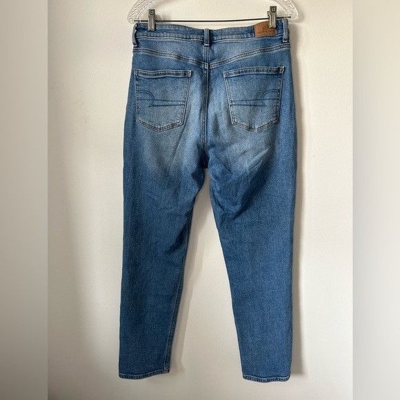 American Eagle Outfitters American Eagle Light Wash Mom Jeans Size 28" / US 6 / IT 42 - 2 Thumbnail