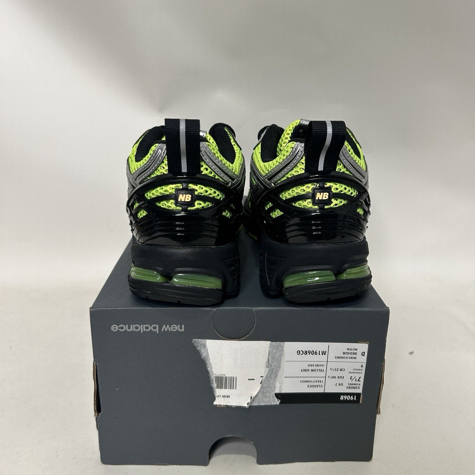 New Balance New Balance 1906R “Volt Black Silver” M1906RCG Size US 9 / IT 39 - 4 Thumbnail